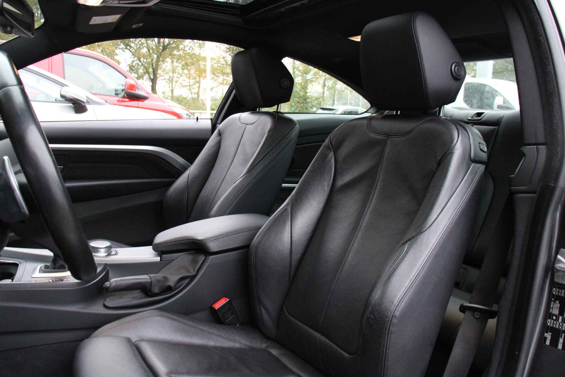 BMW 4 Serie Coupé 440i M-SPORT | NL-AUTO! | DEALER OH! | SCHUIFDAK | LEDEREN SPORTSTOELEN | ELEKT. STOELEN + MEMORY | NAVI-PROF | CAMERA | C - 9/35