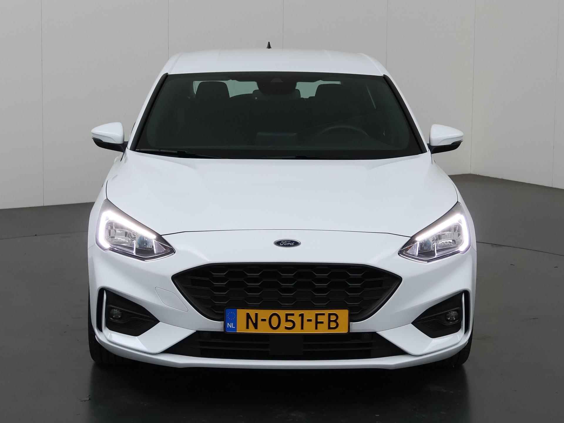 Ford Focus 1.0 EcoBoost Hybrid ST Line Business | Trekhaak | Navigatie | Parkeercamera | Parkeersensoren | - 4/45