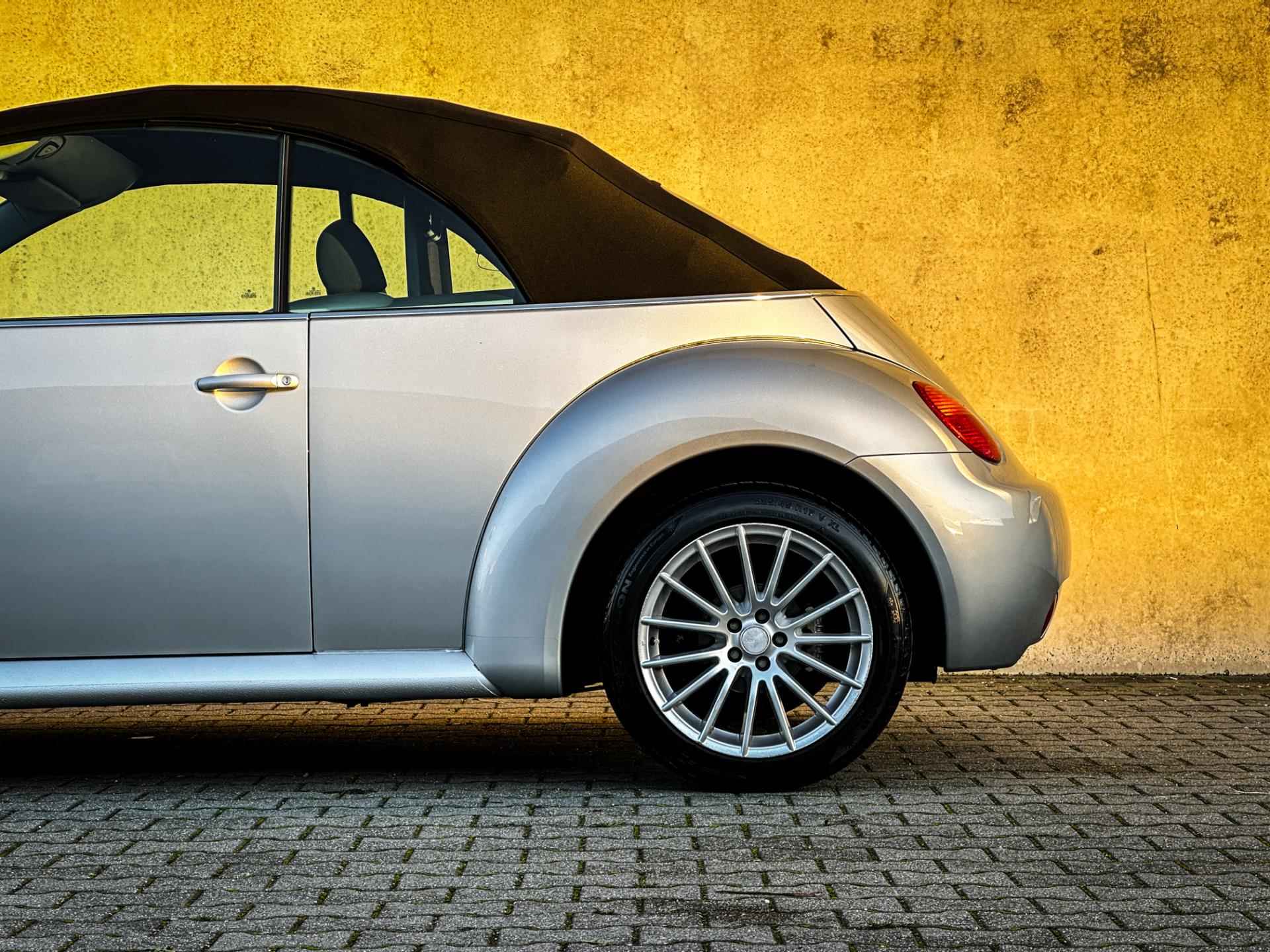 Volkswagen New Beetle Cabriolet 1.6 Turijn Comfort | Airco | Nieuwe cabrio kap! | Metalic | All Season banden | LM velgen | - 12/40