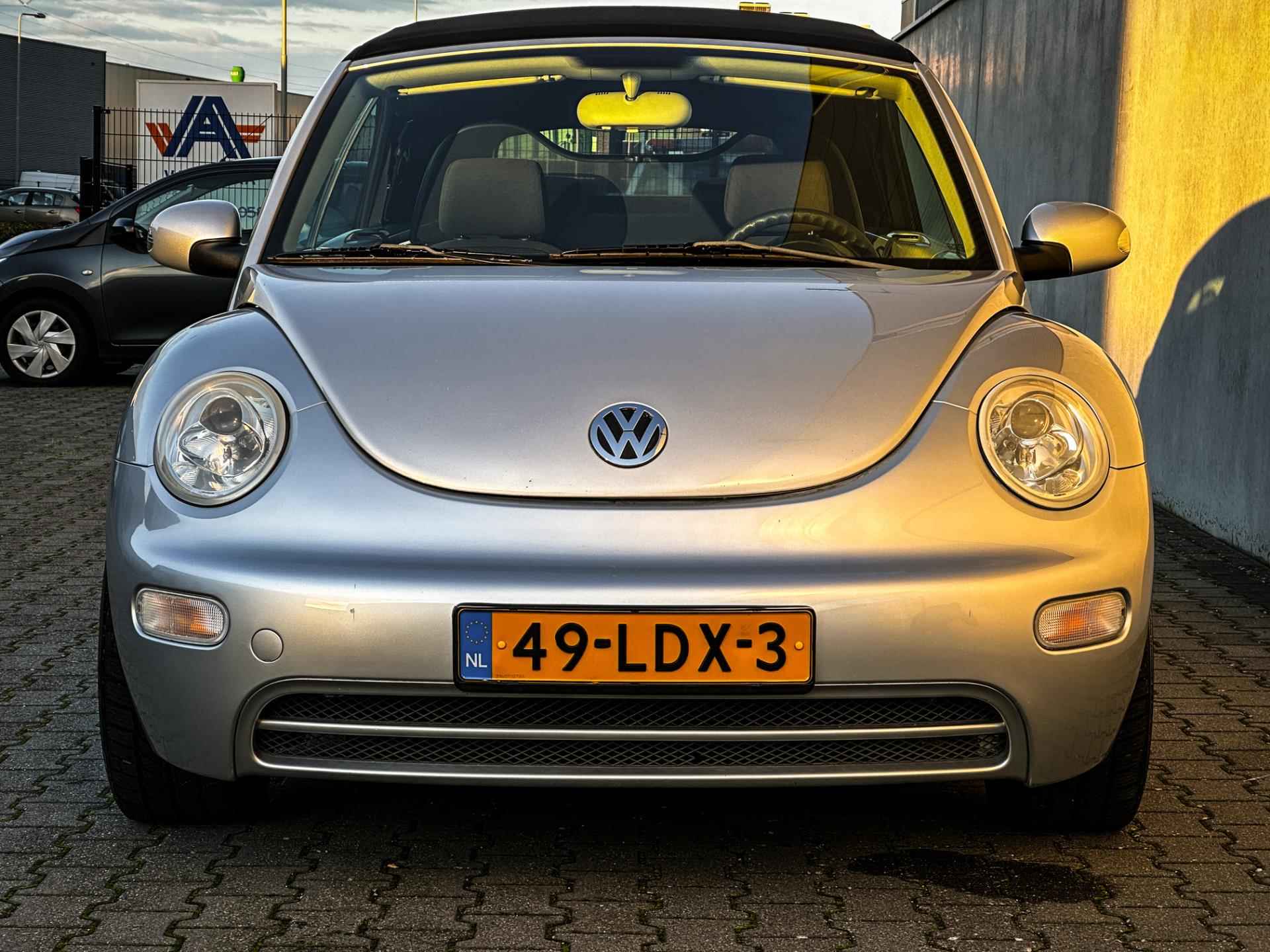 Volkswagen New Beetle Cabriolet 1.6 Turijn Comfort | Airco | Nieuwe cabrio kap! | Metalic | All Season banden | LM velgen | - 18/40