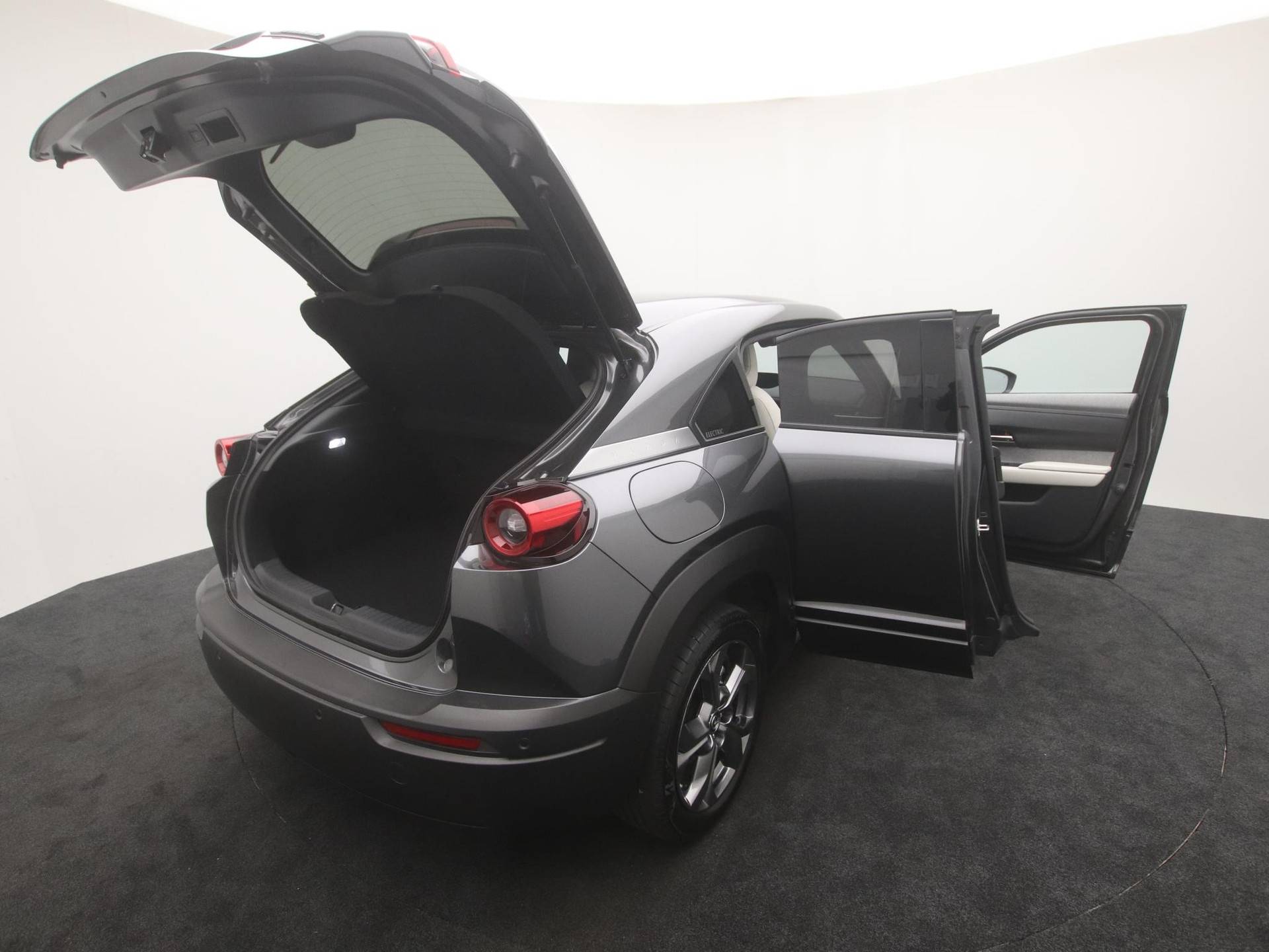 Mazda MX-30 e-SkyActiv EV Luxury : dealer onderhouden - 8% bijtelling tot 12-2025 | €2.000,- subsidie - 11/49