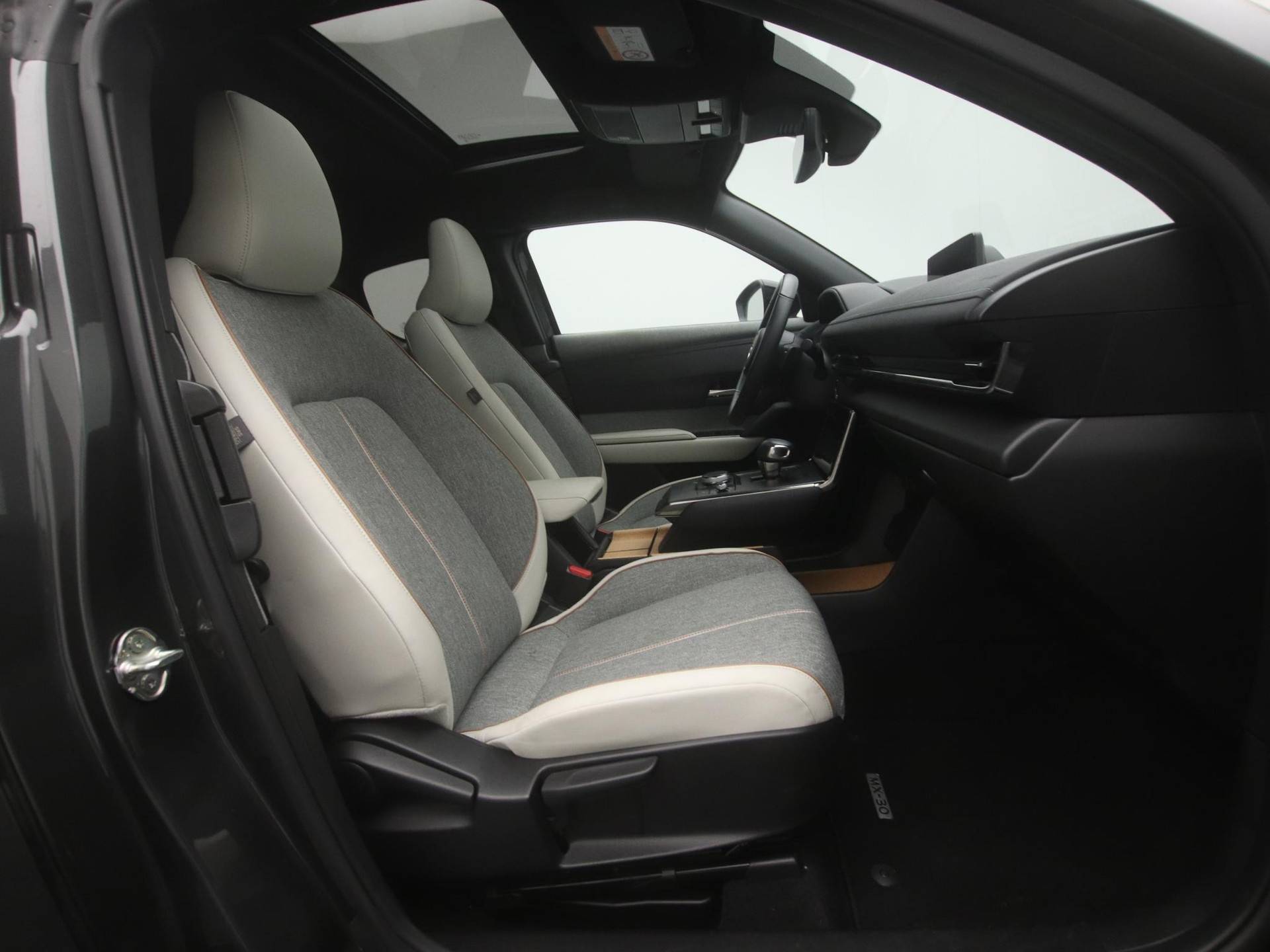 Mazda MX-30 e-SkyActiv EV Luxury : dealer onderhouden - 8% bijtelling tot 12-2025 | €2.000,- subsidie - 21/49