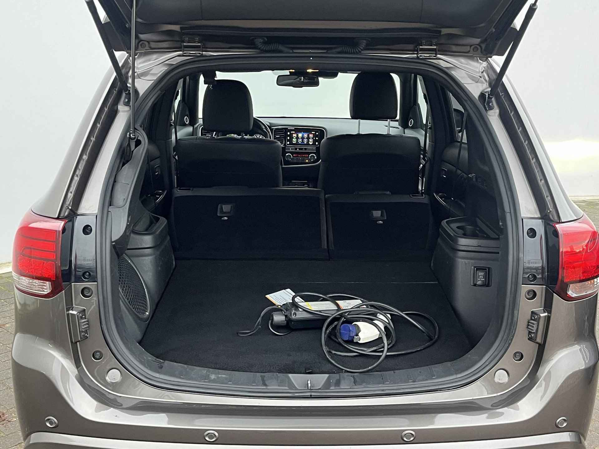 Mitsubishi Outlander 2.4 PHEV Instyle / Trekhaak (1.500KG Trekgewicht) / Lederen bekleding / Schuif-/kanteldak / Adaptieve cruise control / Dodehoekdetectie - 31/52