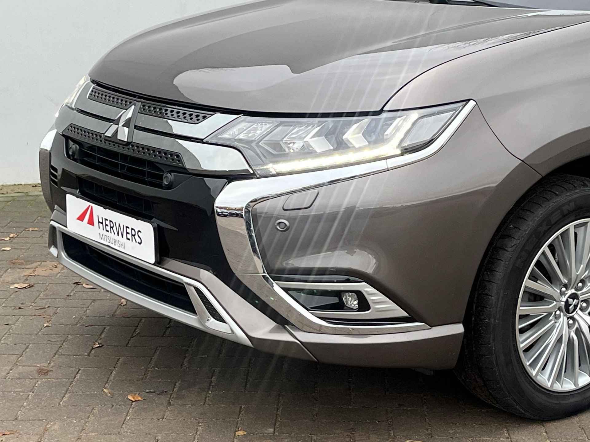 Mitsubishi Outlander 2.4 PHEV Instyle / Trekhaak (1.500KG Trekgewicht) / Lederen bekleding / Schuif-/kanteldak / Adaptieve cruise control / Dodehoekdetectie - 41/52