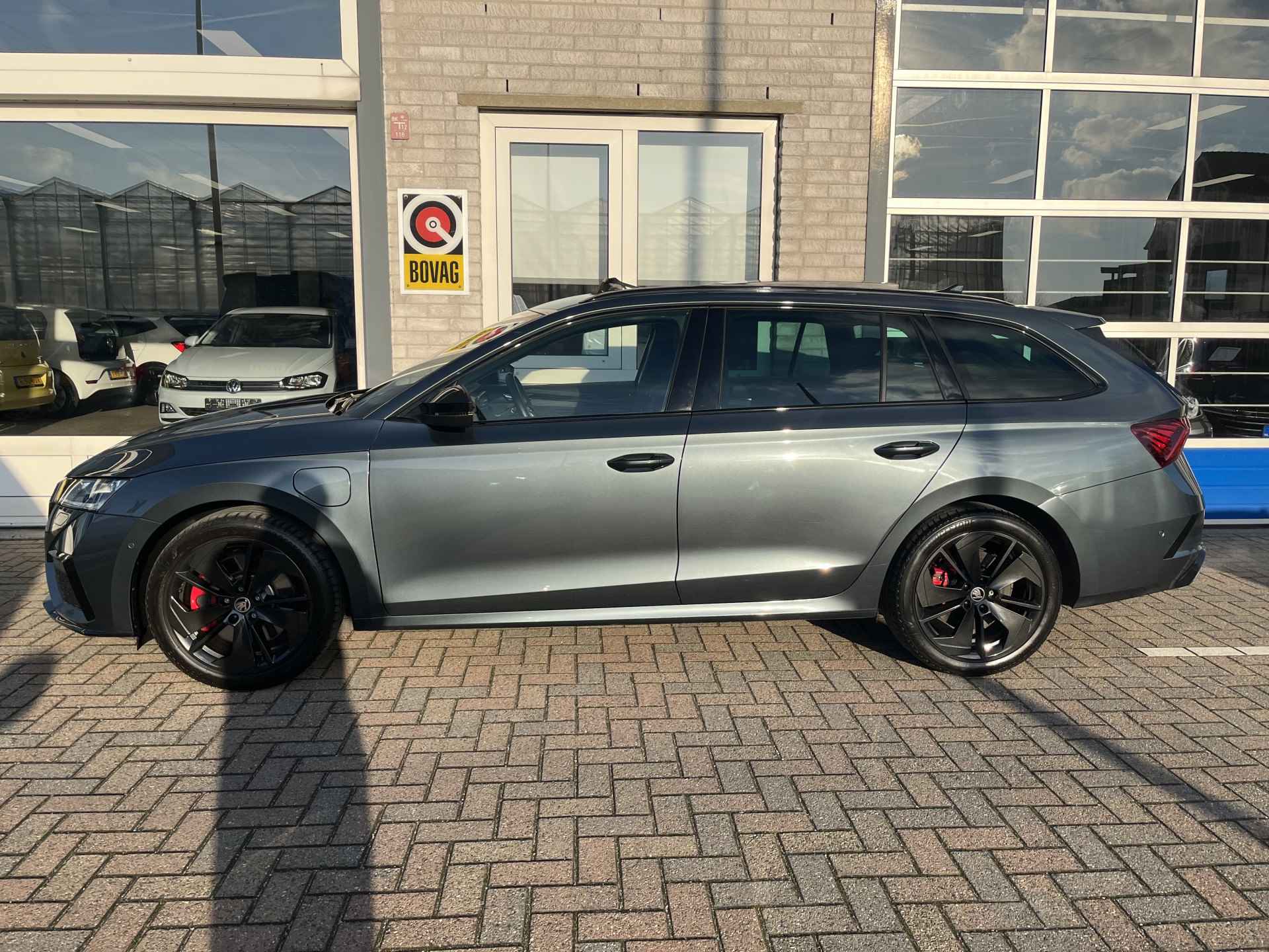 Škoda Octavia Combi 1.4 TSI RS iV PHEV Business / AUTOMAAT/ 245 PK/ PANO/ CAMERA/ PARK. SENSOREN/ MATRIX/ DODE HOEK/ DCC/ MEMORY SEATS/ HEAD UP DISPLAY/ KEYLESS/ STOELVERWARM./ ADAPT. CRUISE/ APP CONNECT/ NAVI/ CLIMA/ DAB/ 18" LMV - 3/49