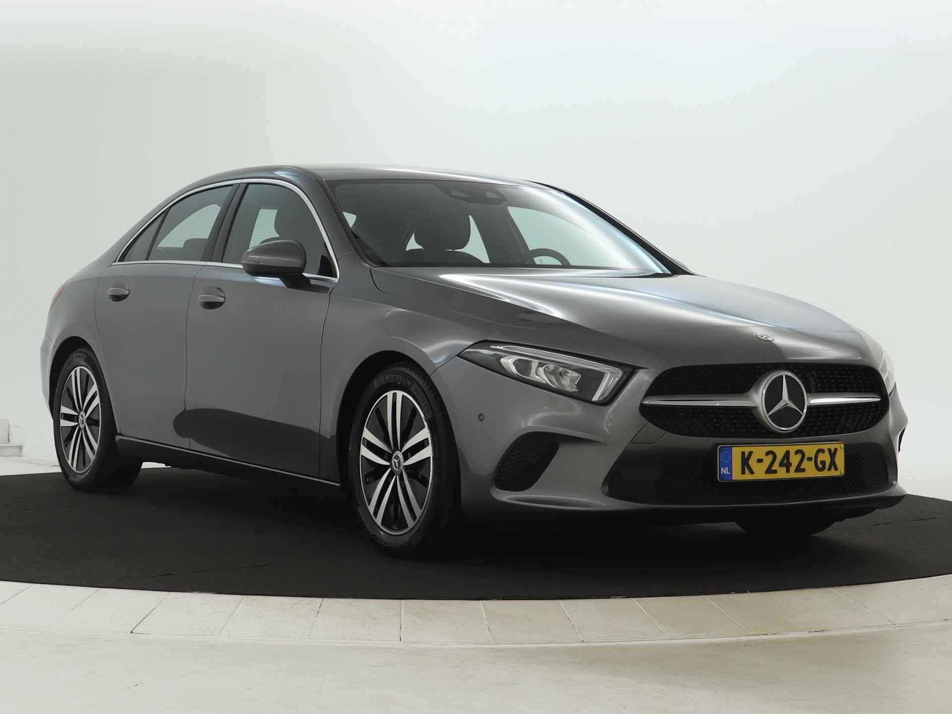 Mercedes-Benz A-Klasse 180 Business Solution Luxury | Parkeerpakket met Camera | Augmented Reality | Sfeerverlichting | Apple CarPlay | Inclusief 24 maanden MB Certified garantie voor Europa. - 18/44