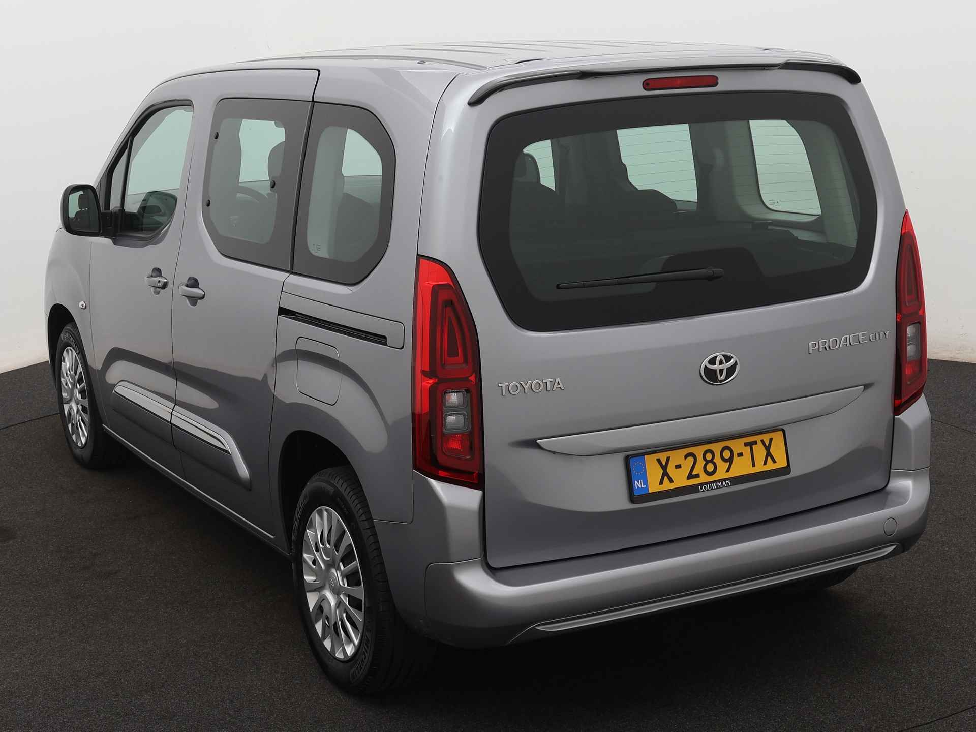 Toyota PROACE CITY Verso 1.2 Turbo Live Ingepland voor nieuwe bodemverlaging t.b.v. rolstoelvervoer (Prijs incl. bodemverlaging) - 14/35