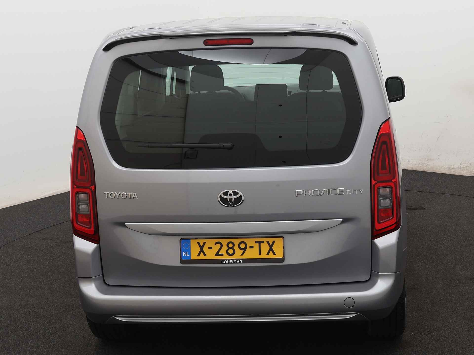 Toyota PROACE CITY Verso 1.2 Turbo Live Ingepland voor nieuwe bodemverlaging t.b.v. rolstoelvervoer (Prijs incl. bodemverlaging) - 25/35