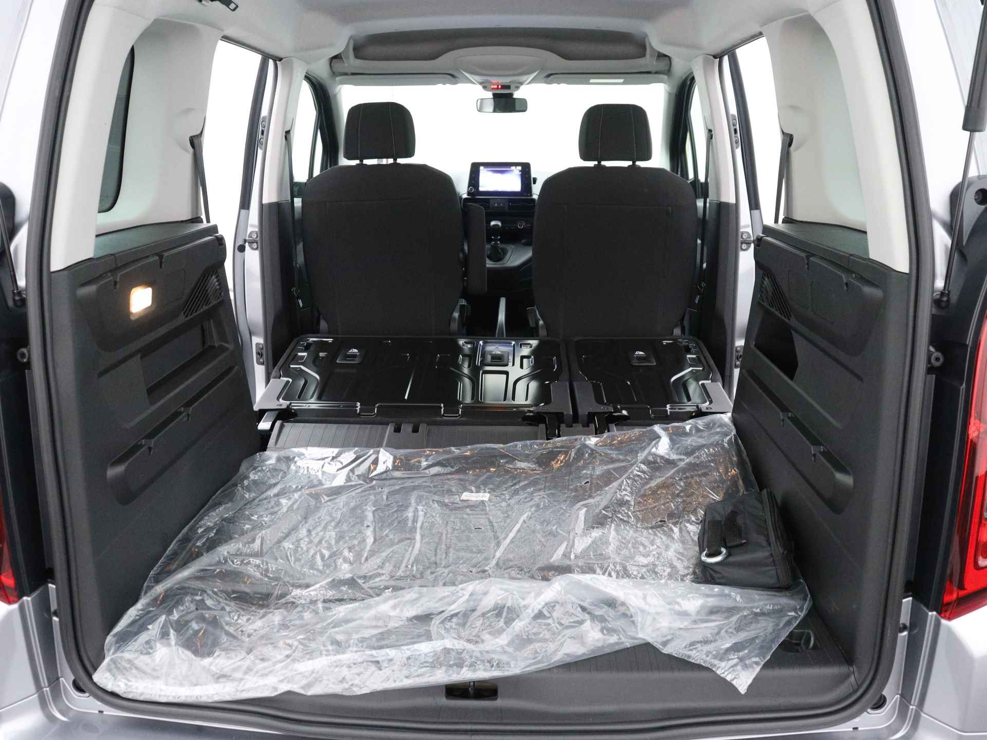 Toyota PROACE CITY Verso 1.2 Turbo Live Ingepland voor nieuwe bodemverlaging t.b.v. rolstoelvervoer (Prijs incl. bodemverlaging) - 33/35