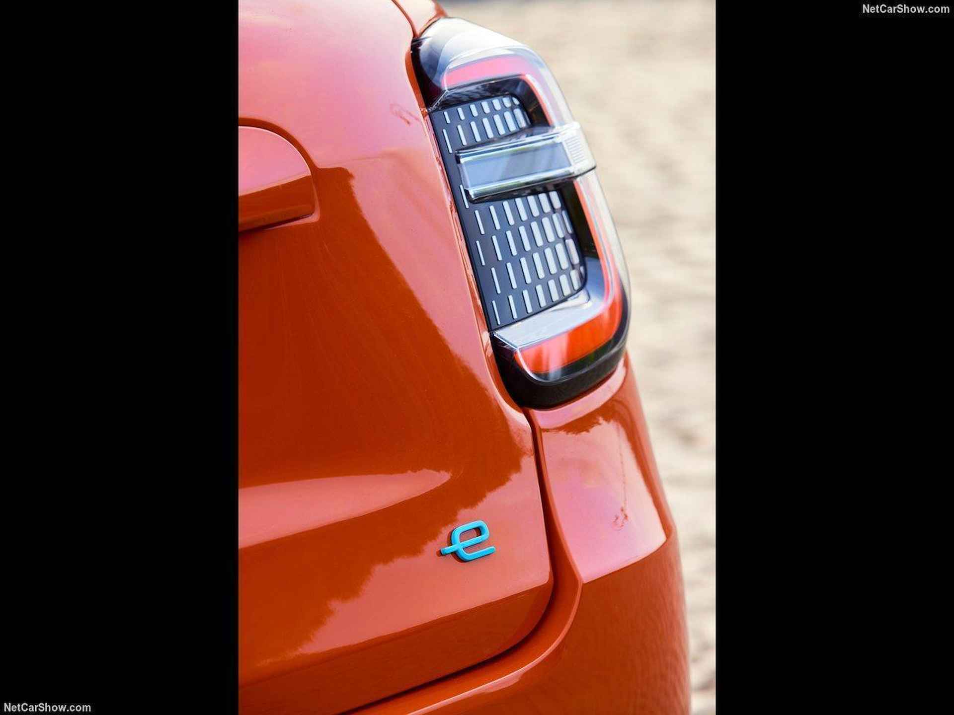 Fiat 600e La Prima 54 kWh | NIEUW | Elektr. achterklep | Massagestoelen | Full LED | Navi | Camera | Adaptieve Cruise | Keyless Go - 23/36