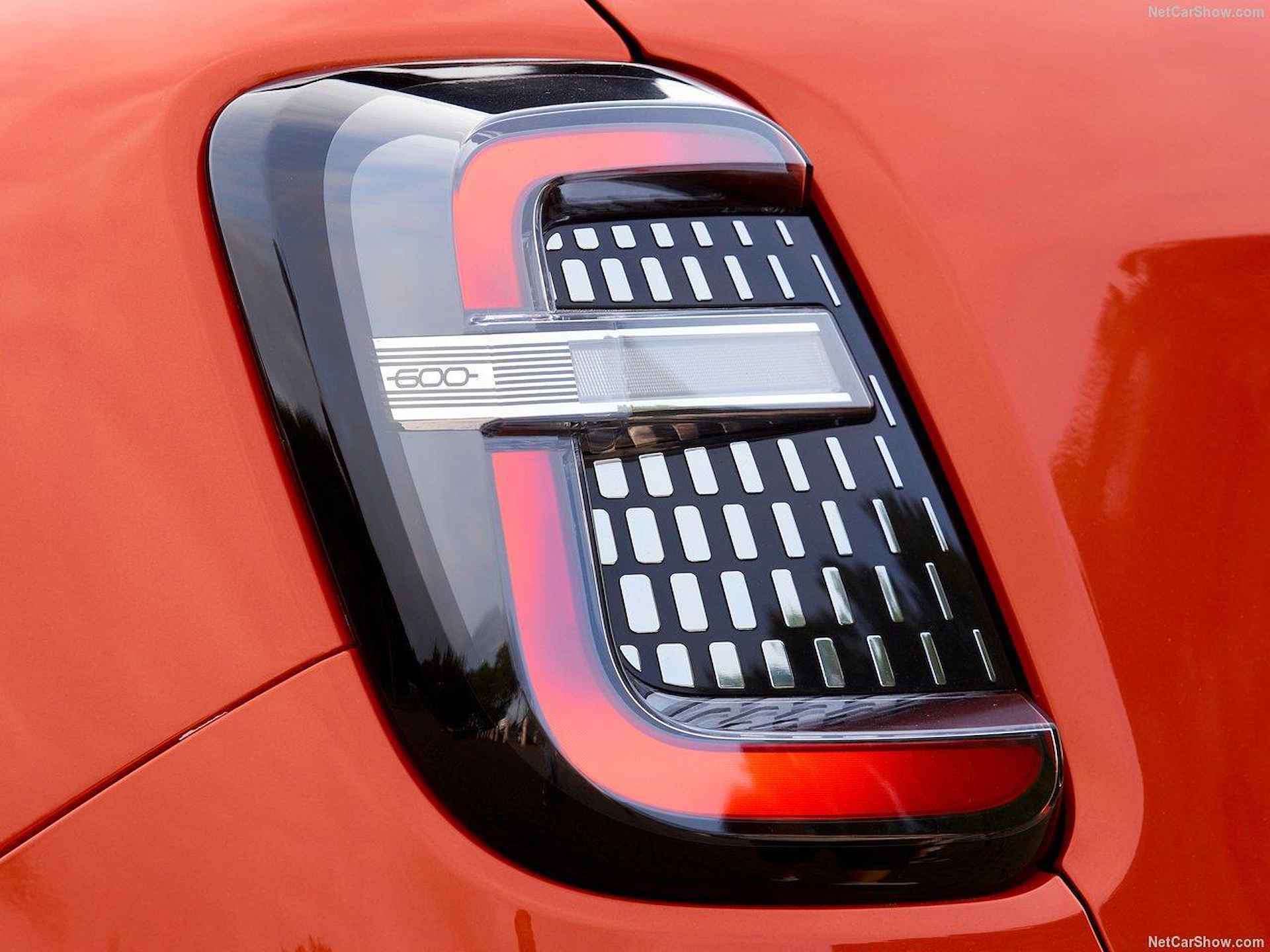 Fiat 600e La Prima 54 kWh | NIEUW | Elektr. achterklep | Massagestoelen | Full LED | Navi | Camera | Adaptieve Cruise | Keyless Go - 28/36
