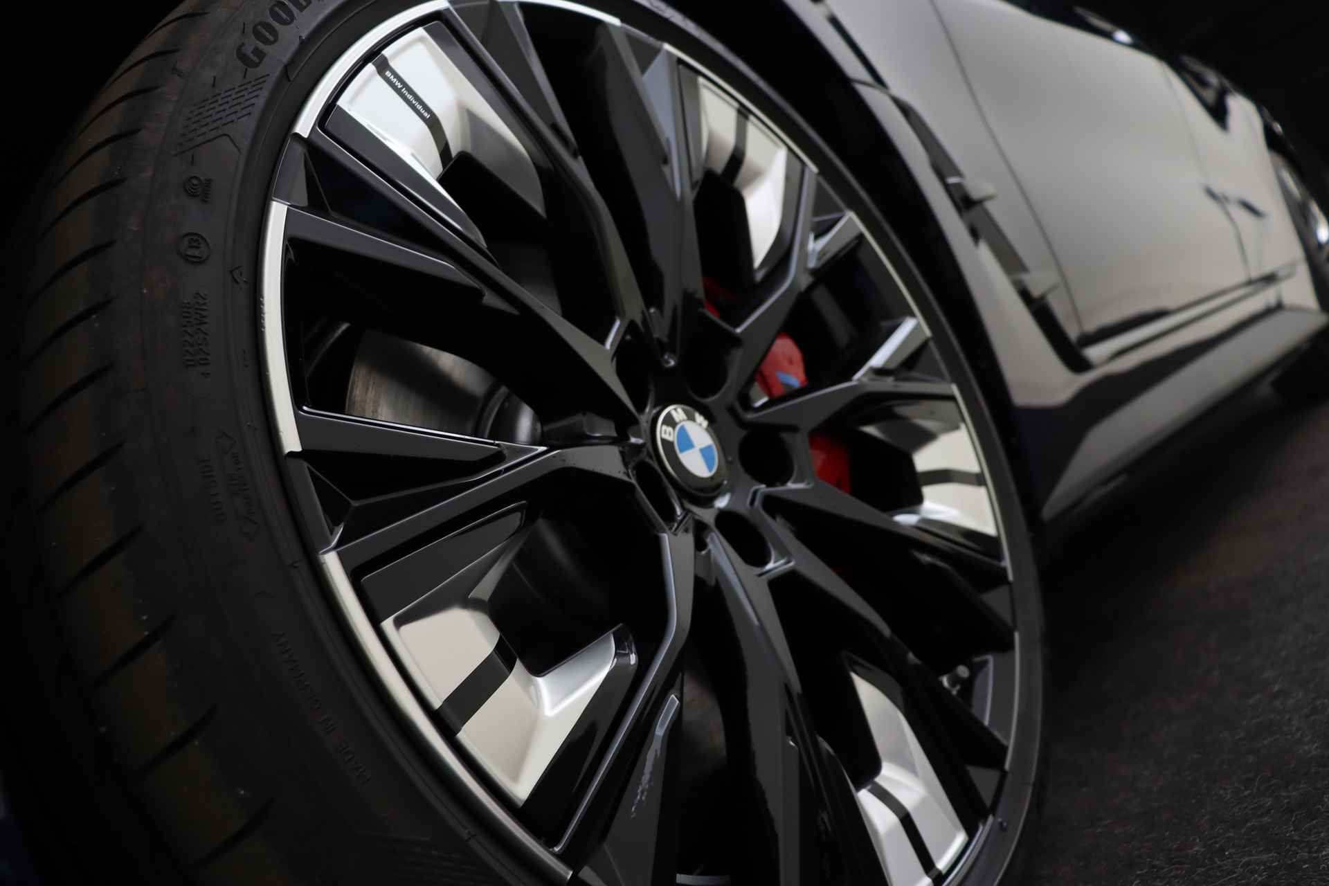 BMW i4 eDrive40 High Executive M Sport / Schuif-kanteldak / Stoelverwarming / Adaptieve LED / Harman Kardon / Parking Assistant Plus / Live Cockpit Professional - 60/61