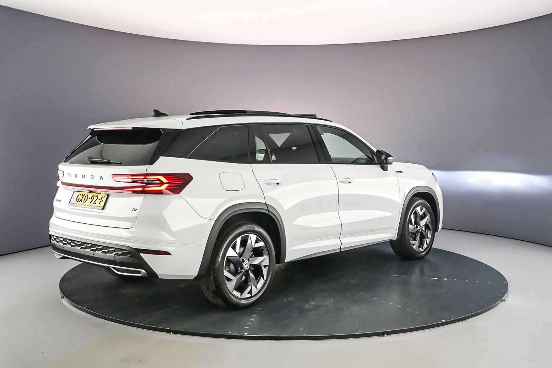 Skoda Kodiaq Sportline Business 1.5 TSI PHEV 204pk DSG Automaat Panoramadak, Elektrische achterklep, Achteruitrijcamera, Navigatie, Adaptive cruise control, Stuurwiel verwarmd, LED matrix koplampen - 6/50