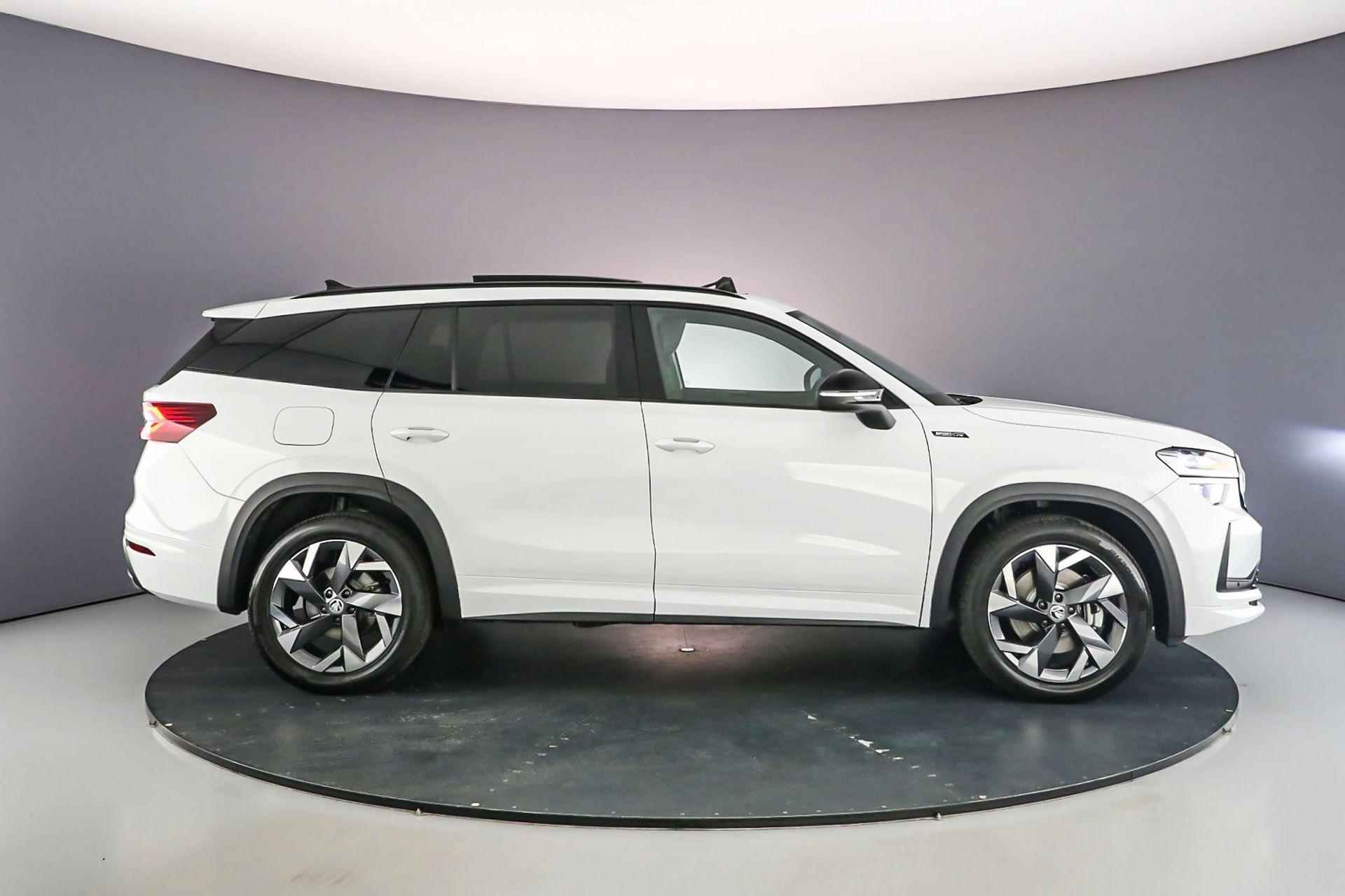 Skoda Kodiaq Sportline Business 1.5 TSI PHEV 204pk DSG Automaat Panoramadak, Elektrische achterklep, Achteruitrijcamera, Navigatie, Adaptive cruise control, Stuurwiel verwarmd, LED matrix koplampen - 7/50