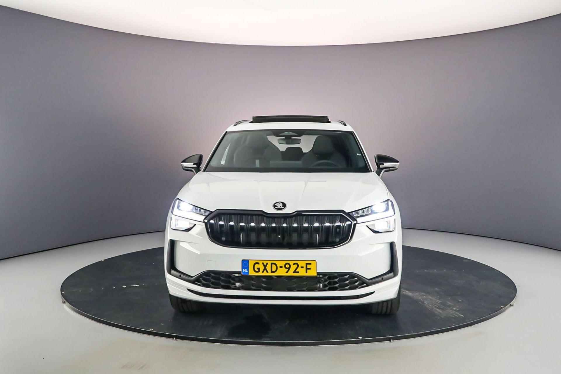 Skoda Kodiaq Sportline Business 1.5 TSI PHEV 204pk DSG Automaat Panoramadak, Elektrische achterklep, Achteruitrijcamera, Navigatie, Adaptive cruise control, Stuurwiel verwarmd, LED matrix koplampen - 9/50