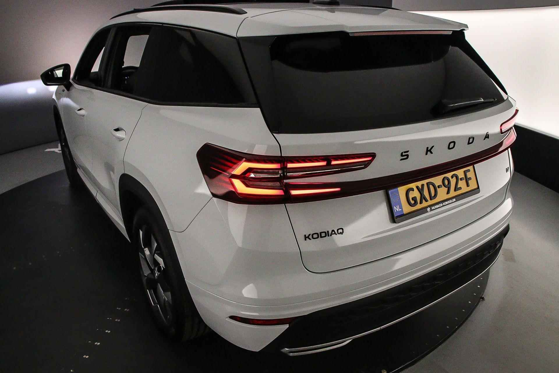 Skoda Kodiaq Sportline Business 1.5 TSI PHEV 204pk DSG Automaat Panoramadak, Elektrische achterklep, Achteruitrijcamera, Navigatie, Adaptive cruise control, Stuurwiel verwarmd, LED matrix koplampen - 40/50