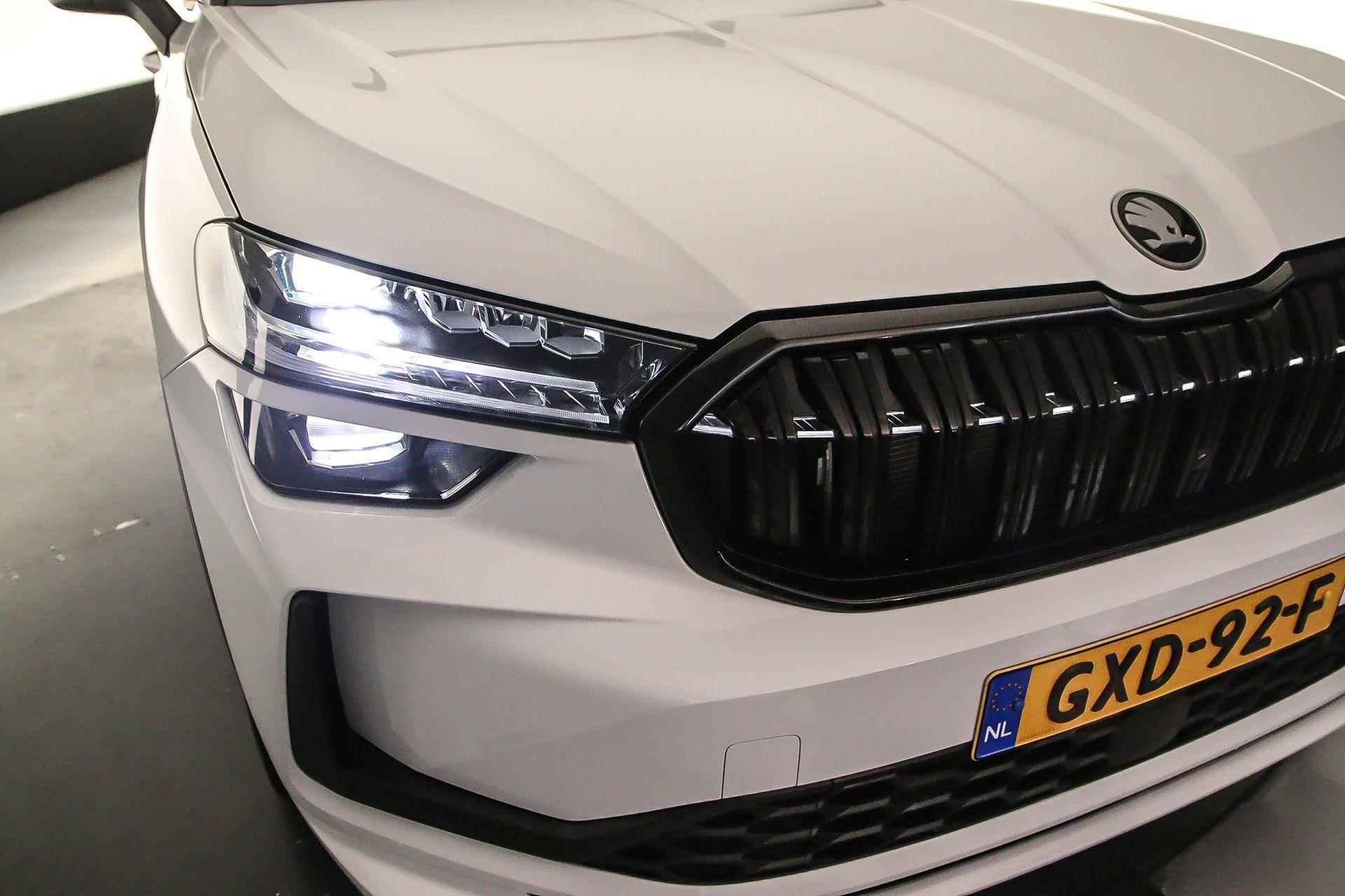 Skoda Kodiaq Sportline Business 1.5 TSI PHEV 204pk DSG Automaat Panoramadak, Elektrische achterklep, Achteruitrijcamera, Navigatie, Adaptive cruise control, Stuurwiel verwarmd, LED matrix koplampen - 50/50