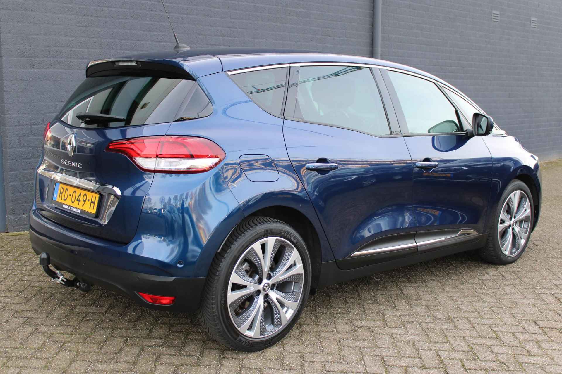 Renault Scénic TCe 130 PK Intens NL-Auto | Navigatie | Camera | Climate Controle | Stoelverwarming | LM-velgen | Parkeersensoren | Trekhaak | 1e Eigenaar - 4/30