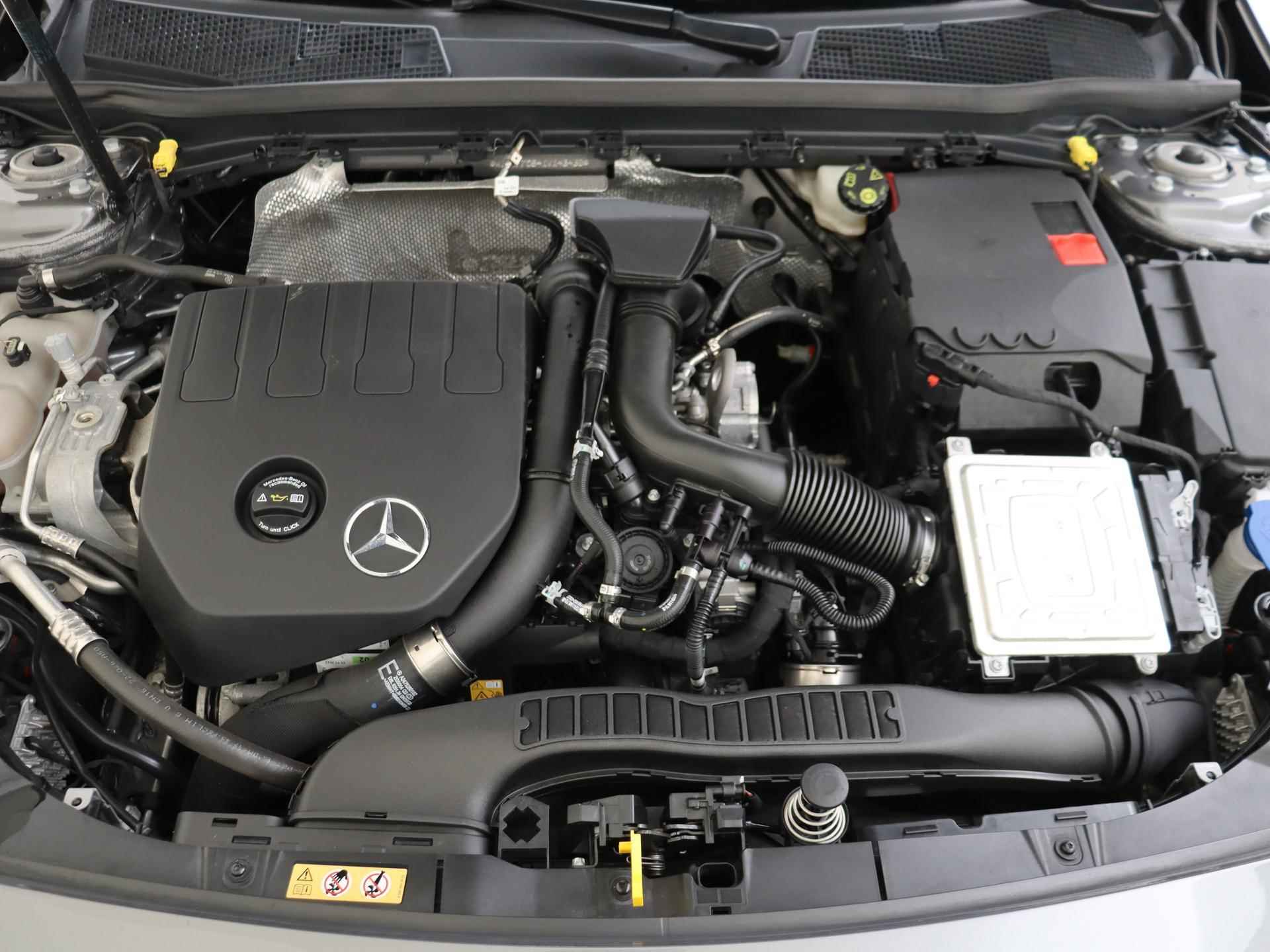 Mercedes-Benz A-klasse 180 Business Solution AMG - 3/33