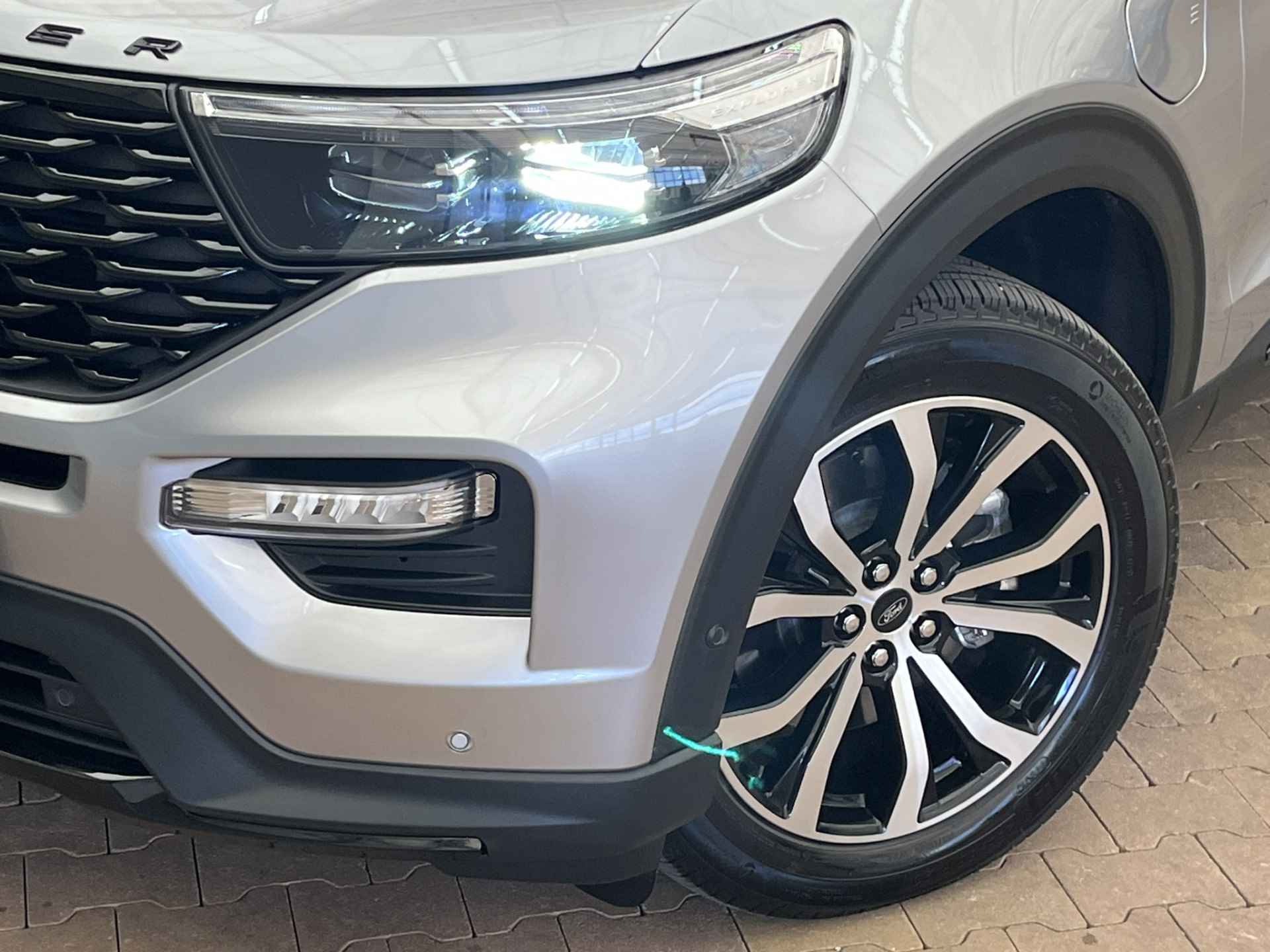 Ford Explorer 3.0 V6 EcoBoost PHEV ST-Line | 2500 kilo trekgewicht !!! | Afneembare trekhaak | LED verlichting | 3 360° camera | 20" Lichtmetalen velgen | Panoramadak | LED koplampen | Elektrische achterklep | Full Options !! - 36/68