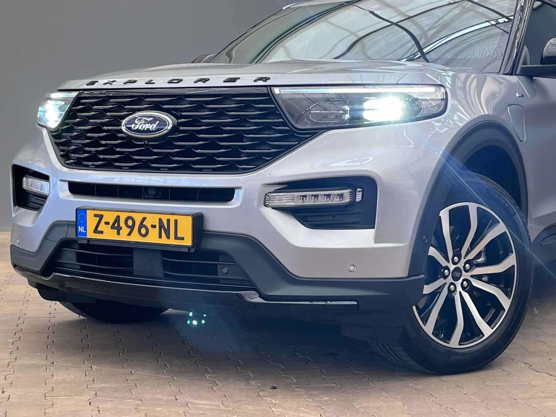 Ford Explorer 3.0 V6 EcoBoost PHEV ST-Line | 2500 kilo trekgewicht !!! | Afneembare trekhaak | LED verlichting | 3 360° camera | 20" Lichtmetalen velgen | Panoramadak | LED koplampen | Elektrische achterklep | Full Options !! - 44/68