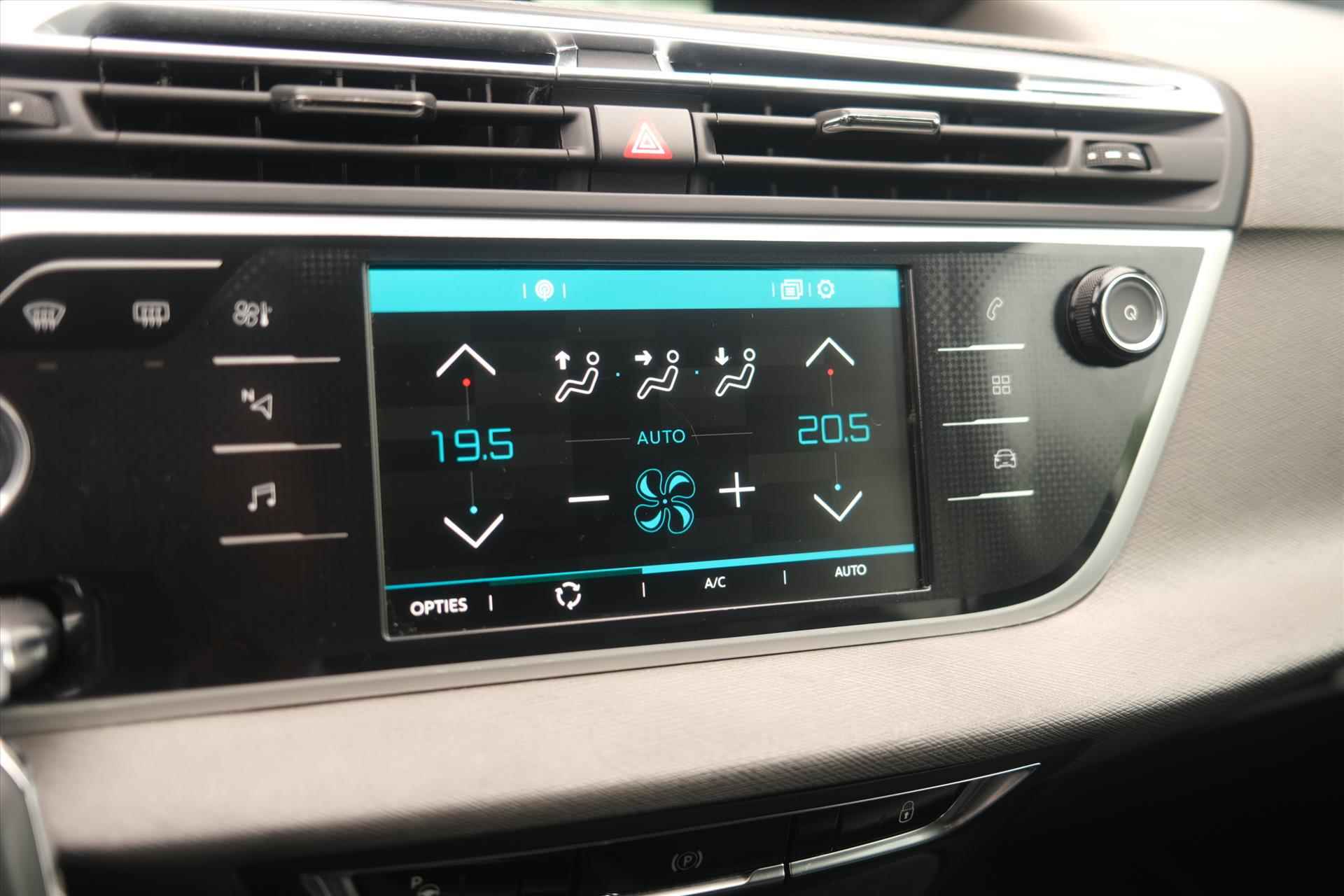 CITROEN C4 Picasso PT 130 Shine Automaat | Trekhaak | Camera | Navi | Apple Carplay Android Auto | Keyless Entry - 37/57