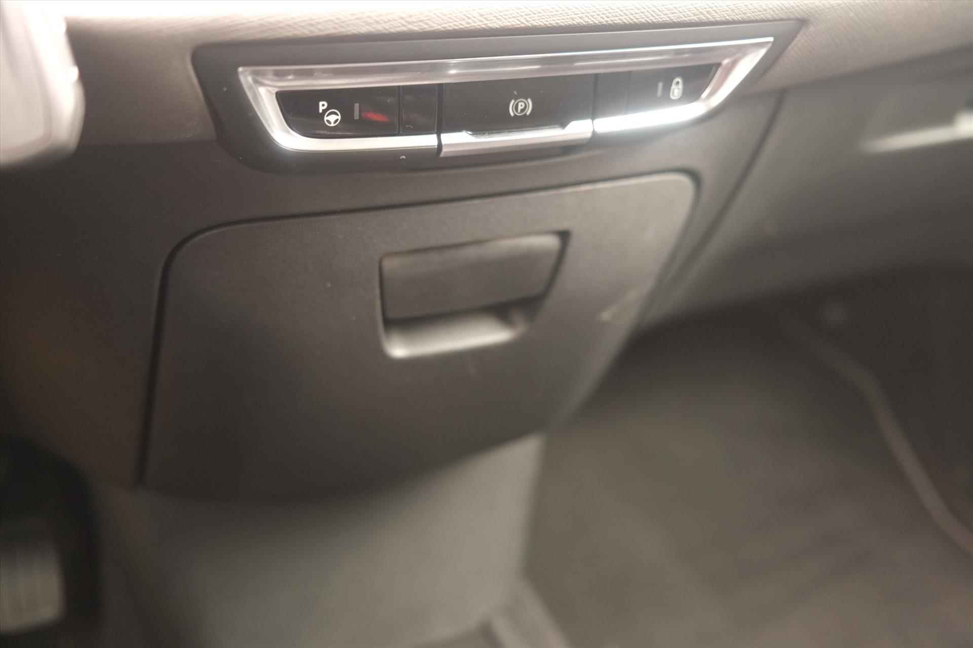 CITROEN C4 Picasso PT 130 Shine Automaat | Trekhaak | Camera | Navi | Apple Carplay Android Auto | Keyless Entry - 42/57