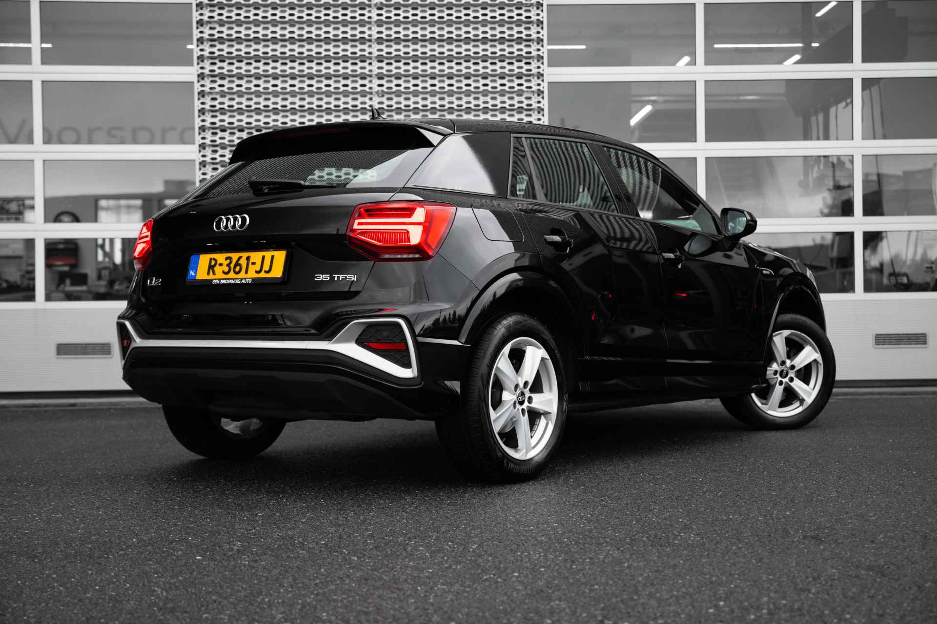 Audi Q2 35 TFSI 150pk S Edition | Achteruitrijcamera | Parkeerhulp V+A | Stoelverwarming | - 3/55