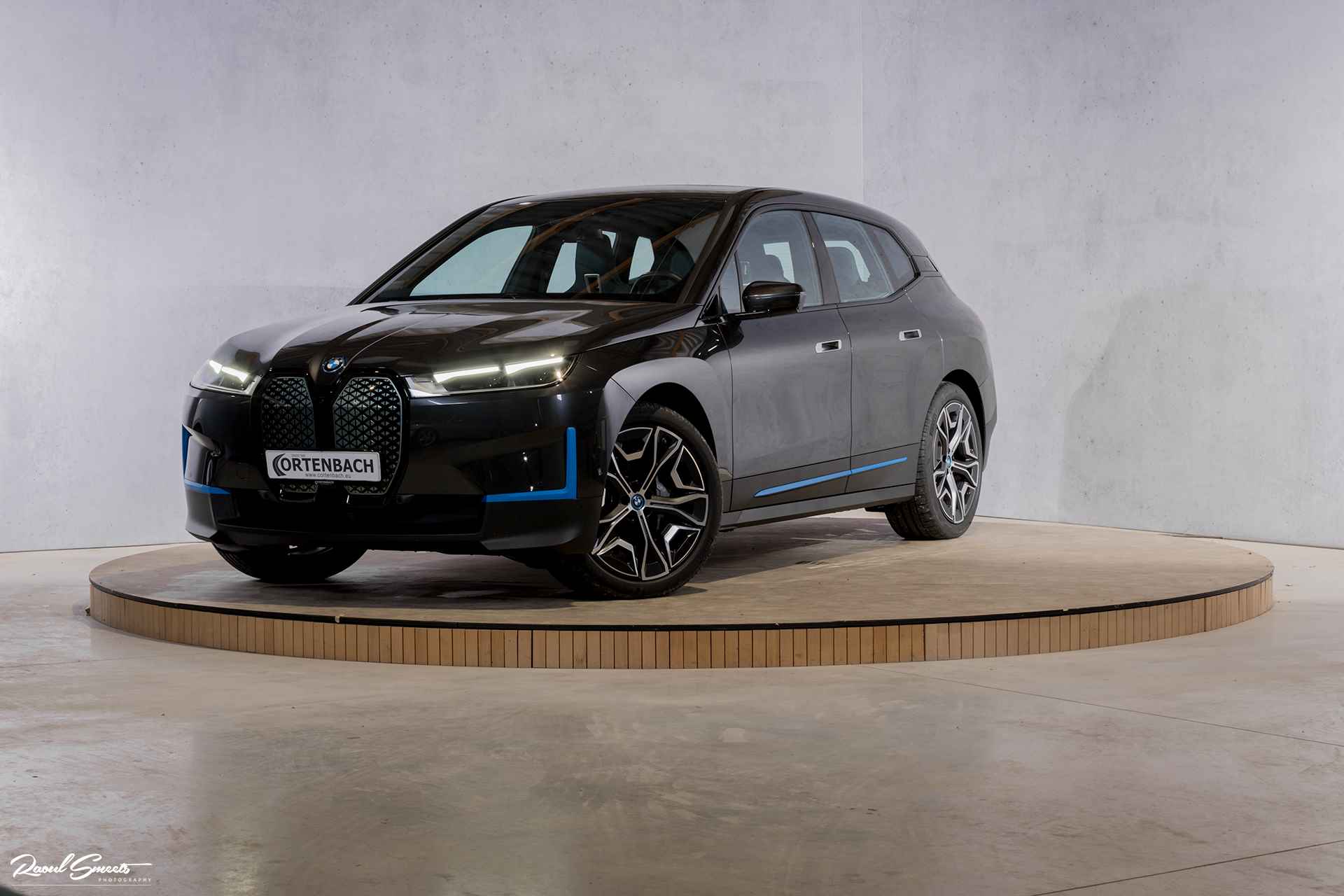 BMW iX xDrive40 High Executive 77 kWh | Head-up display | Harman Kardon | Clear Bold | Massage | - 1/55