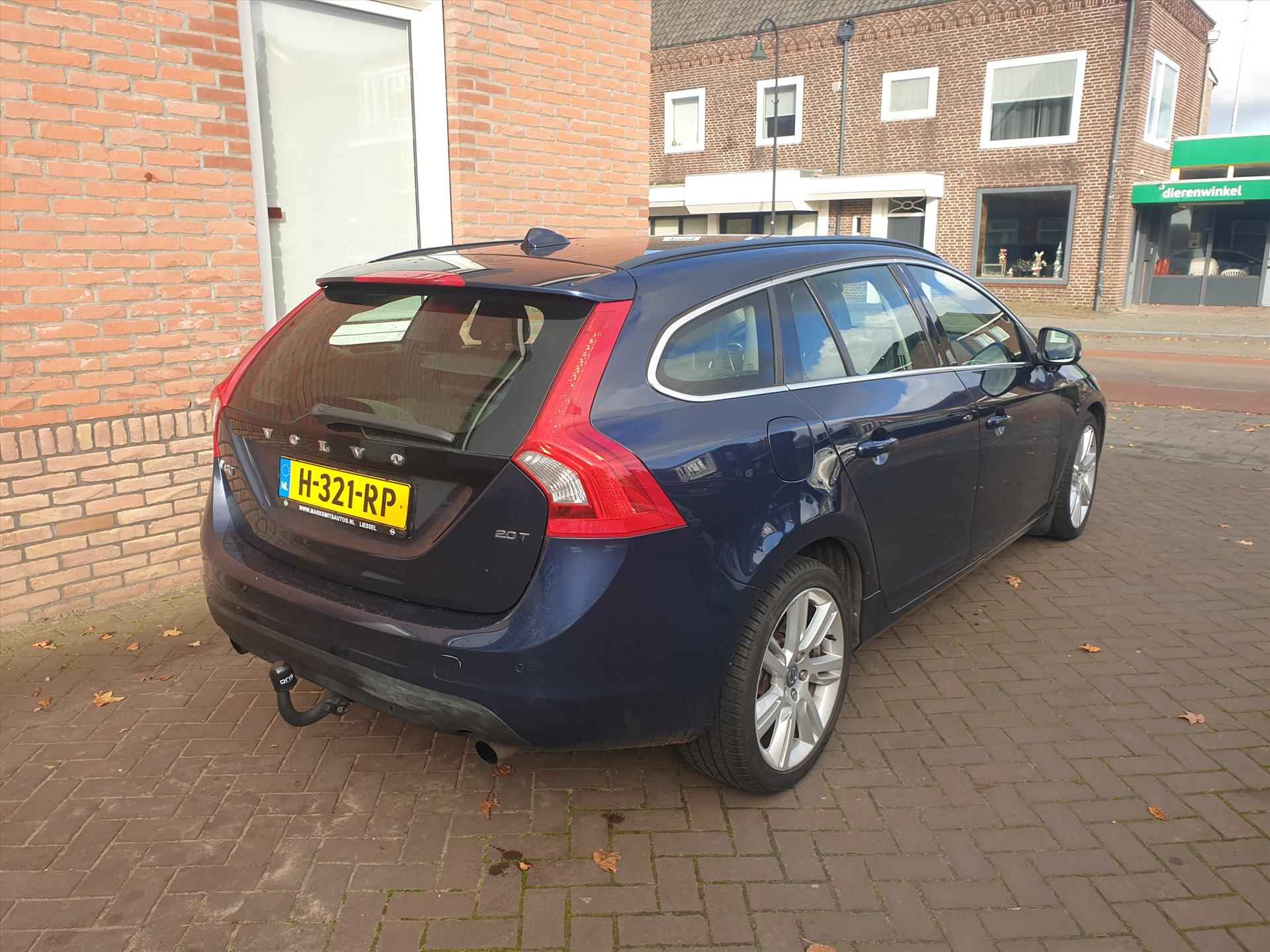 Volvo V60 2.0T 149KW AUT6 - 3/40