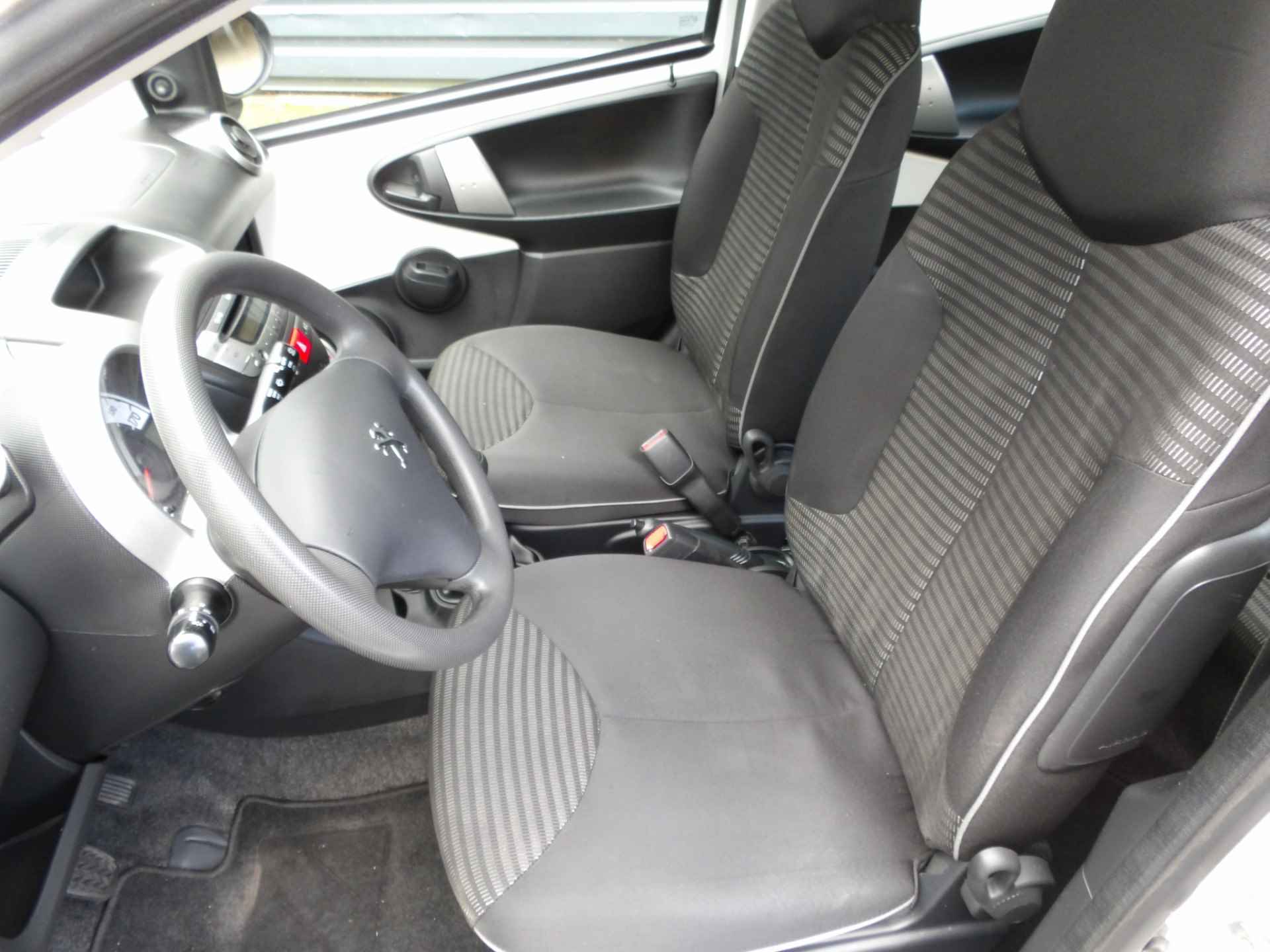 Peugeot 107 1.0 Active Airco Centraal - 15/23