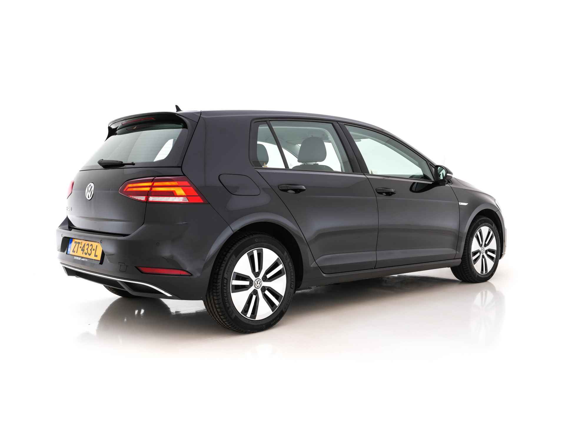 Volkswagen e-Golf (INCL-BTW) *HEATPUMP | ADAPTIVE-CRUISE | CAMERA | CCS-FASTLOADER | FULL-LED | NAVI-FULLMAP | COMFORT-SEATS | ECC | PDC | 16''ALU* - 6/31