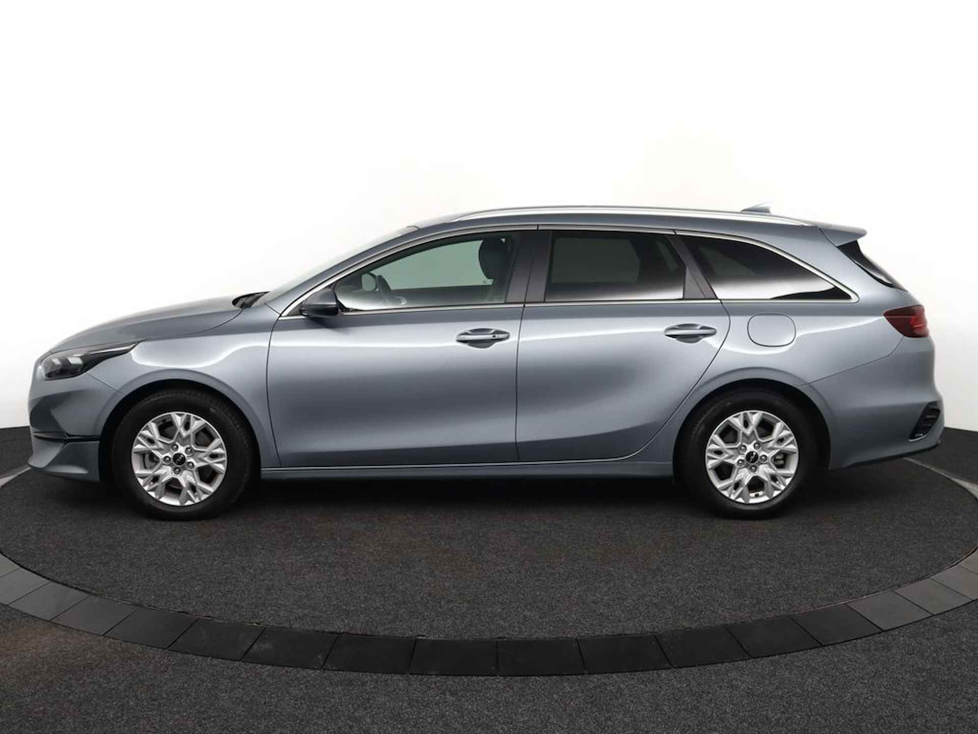 Kia Ceed Sportswagon 1.0 T-GDi DynamicPlusLine - Stoelverwarming -  Stuurverwarming - Navigatie - Airco - Cruise control - Draadloos opladen - Fabrieksgarantie tot 09-2029 - 3/56