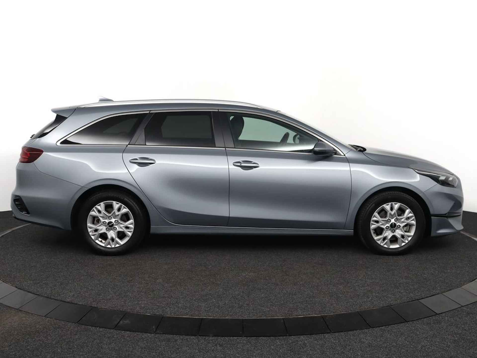 Kia Ceed Sportswagon 1.0 T-GDi DynamicPlusLine - Stoelverwarming -  Stuurverwarming - Navigatie - Airco - Cruise control - Draadloos opladen - Fabrieksgarantie tot 09-2029 - 9/56