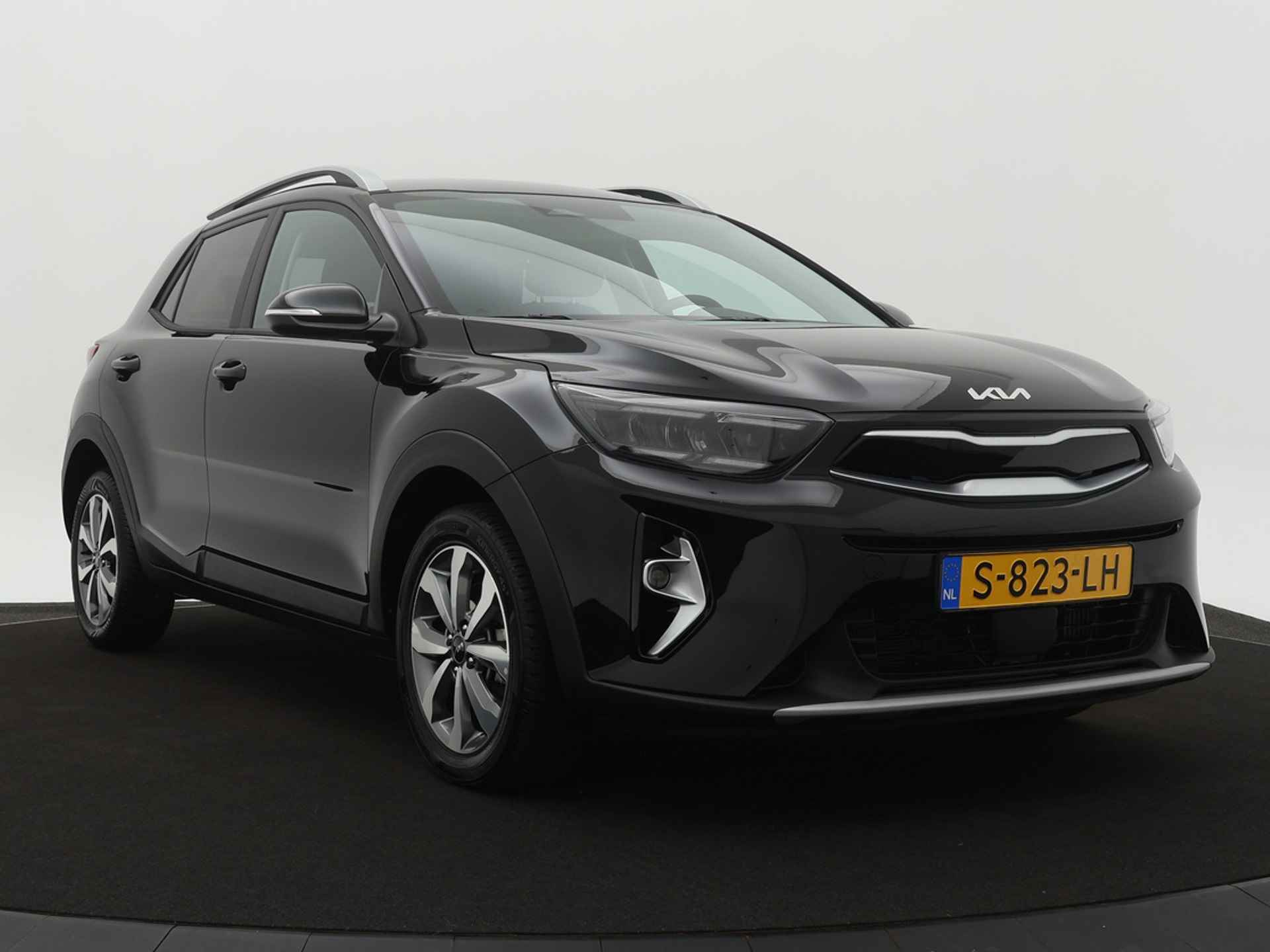 Kia Stonic 1.0 T-GDi MHEV DynamicPlusLine - Stoel/Stuur Verwarming - Cruise Control - Keyless Entry - Climate Control - Apple/Android Carplay - Fabrieksgarantie tot 02-2030 - 10/56