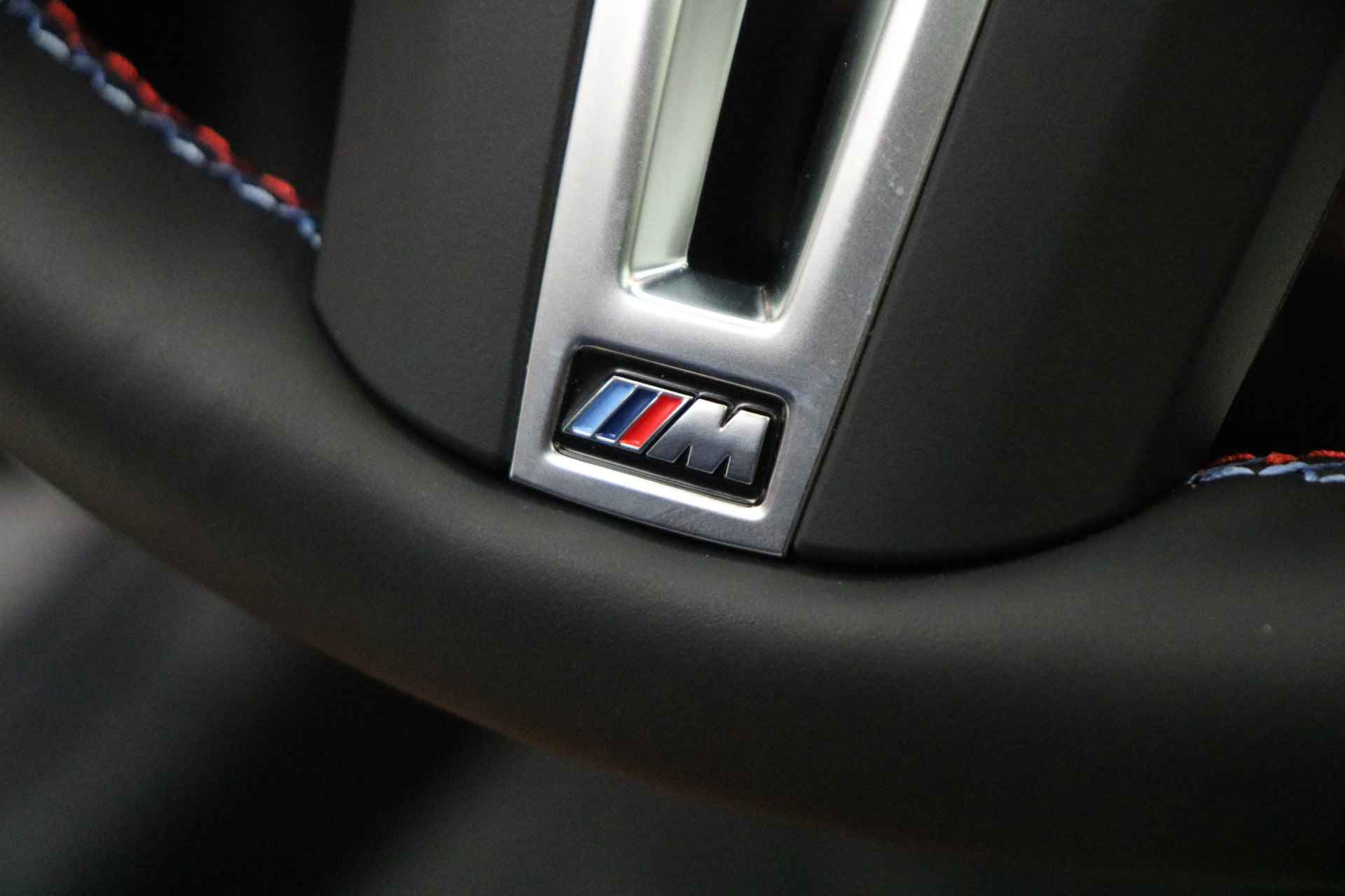 BMW i4 M50 High Executive 84 kWh / Schuif-kanteldak / M Sportstoelen / Laserlight / Adaptief M Onderstel / Parking Assistant Plus / Driving Assistant Professional - 18/26
