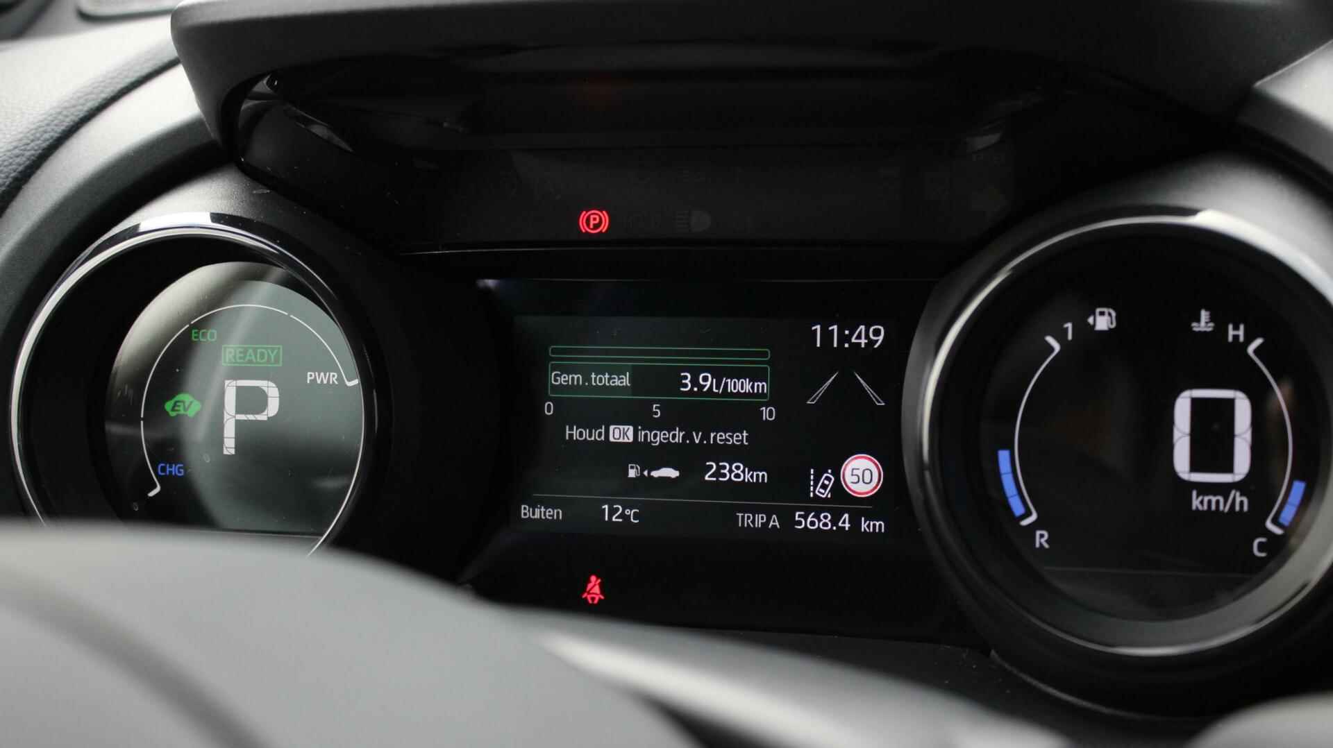 Toyota Yaris 1.5 Hybrid Executive // NL Auto met NAP - Heads Up Display - LED - Navi. - Achteruitrijcamera - Stoelverwarming - 21/38