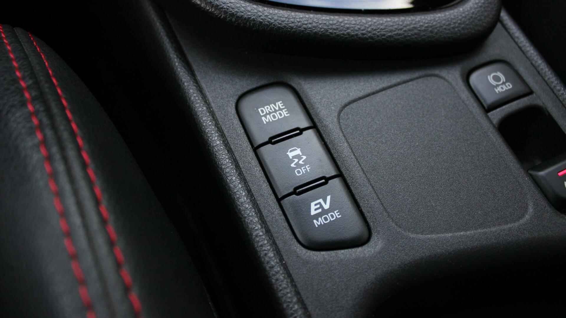 Toyota Yaris 1.5 Hybrid Executive // NL Auto met NAP - Heads Up Display - LED - Navi. - Achteruitrijcamera - Stoelverwarming - 29/38