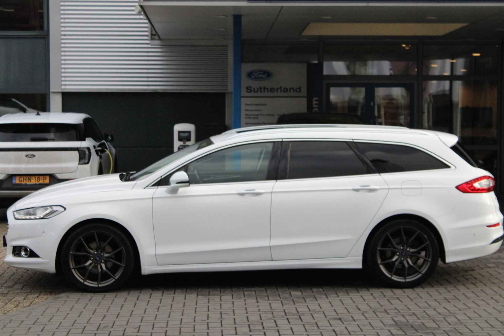 Ford Mondeo Wagon 1.5 Titanium Stoelverwarming | trekhaak | camera - 8/56