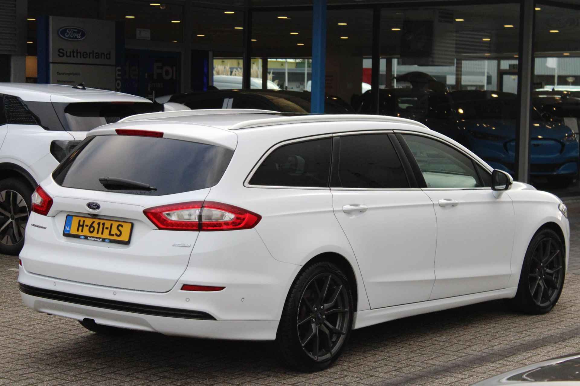 Ford Mondeo Wagon 1.5 Titanium Stoelverwarming | trekhaak | camera - 13/56