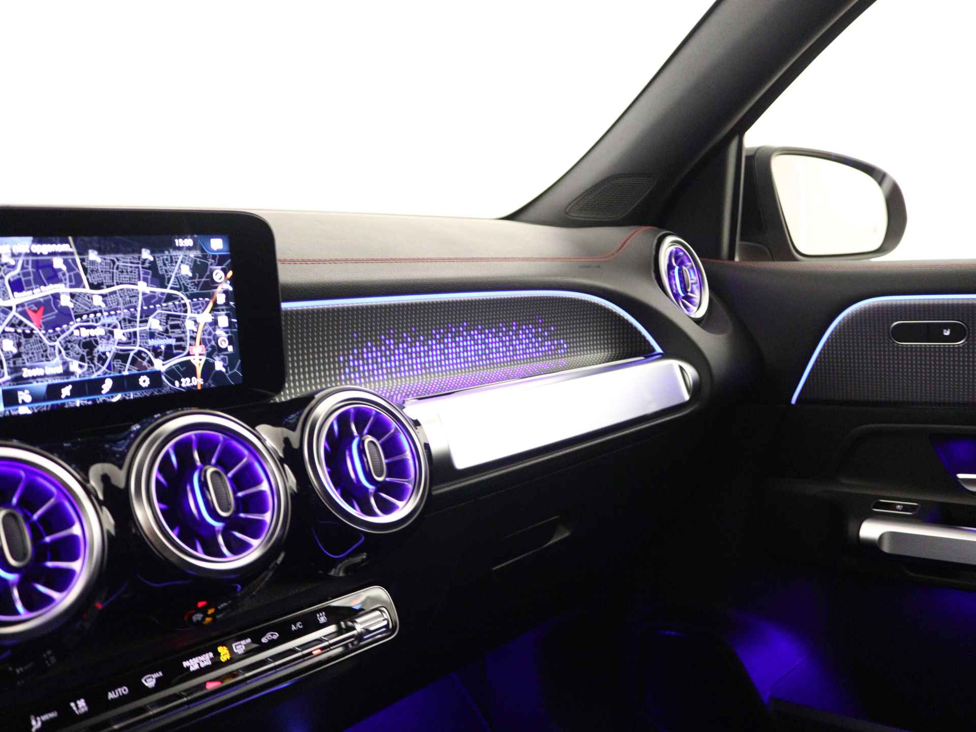 Mercedes-Benz EQB 250 AMG Line 7p. 67 kWh | Premium pakket | Smartphone integratie | Stoelverwarming vooraan | Nightpakket | Rijassistentiepakket | EASY PACK achterklep | KEYLESS-GO comfort pakket | Draadloos oplaadsysteem voor mobiele eindapparaten | - 7/37