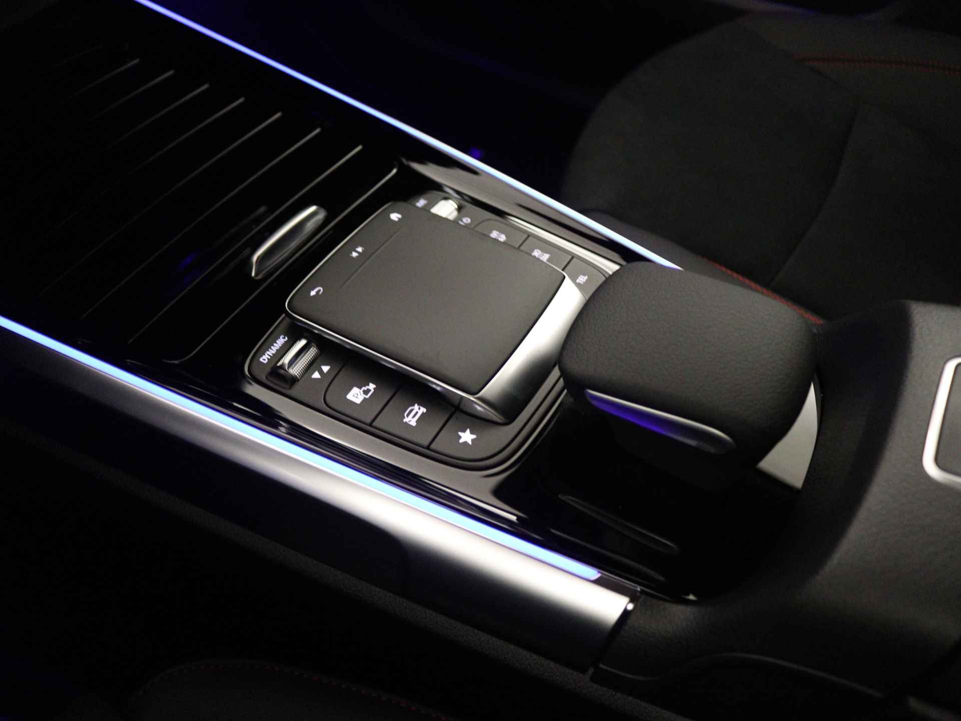 Mercedes-Benz EQB 250 AMG Line 7p. 67 kWh | Premium pakket | Smartphone integratie | Stoelverwarming vooraan | Nightpakket | Rijassistentiepakket | EASY PACK achterklep | KEYLESS-GO comfort pakket | Draadloos oplaadsysteem voor mobiele eindapparaten | - 10/37