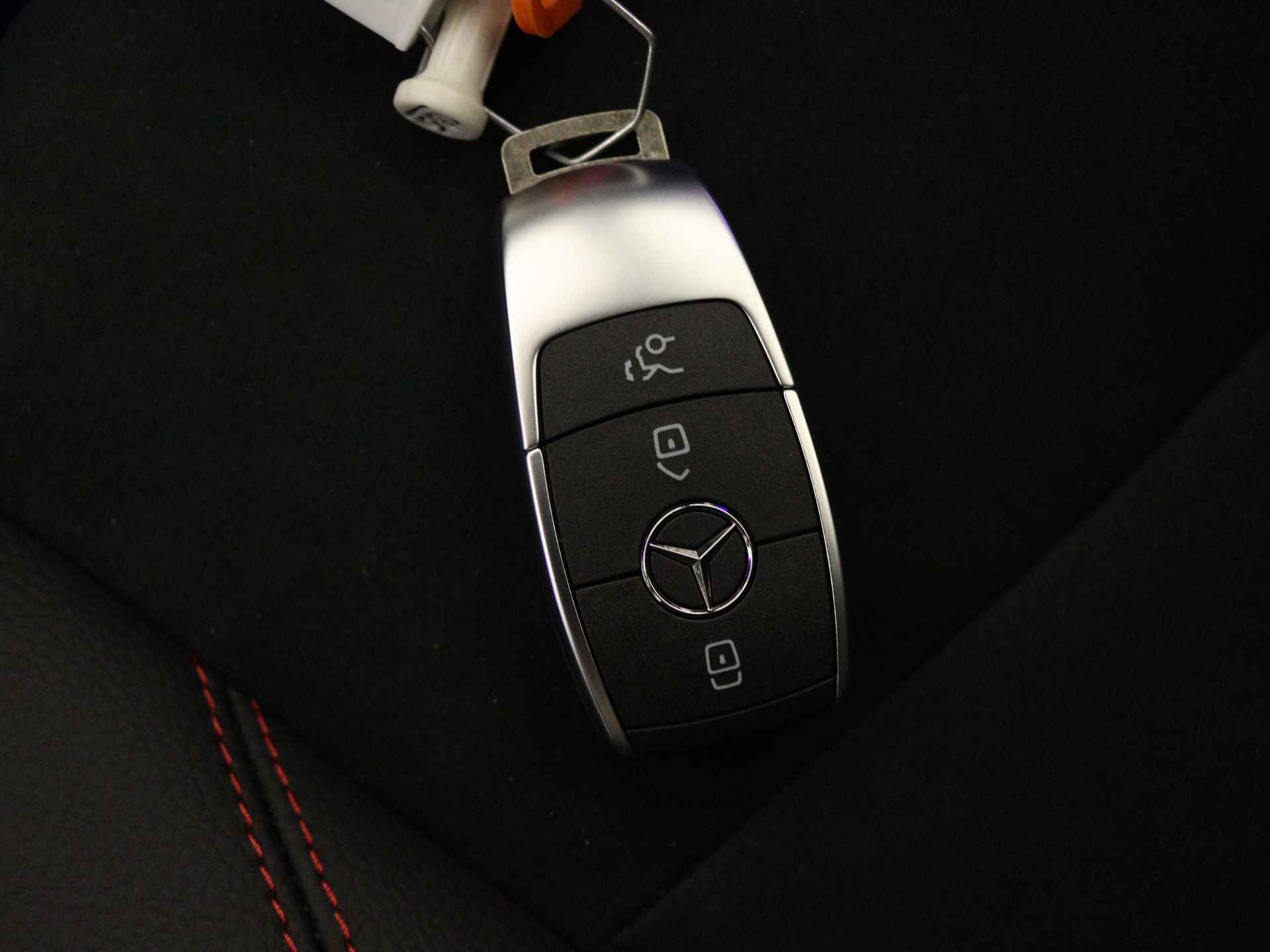 Mercedes-Benz EQB 250 AMG Line 7p. 67 kWh | Premium pakket | Smartphone integratie | Stoelverwarming vooraan | Nightpakket | Rijassistentiepakket | EASY PACK achterklep | KEYLESS-GO comfort pakket | Draadloos oplaadsysteem voor mobiele eindapparaten | - 11/37
