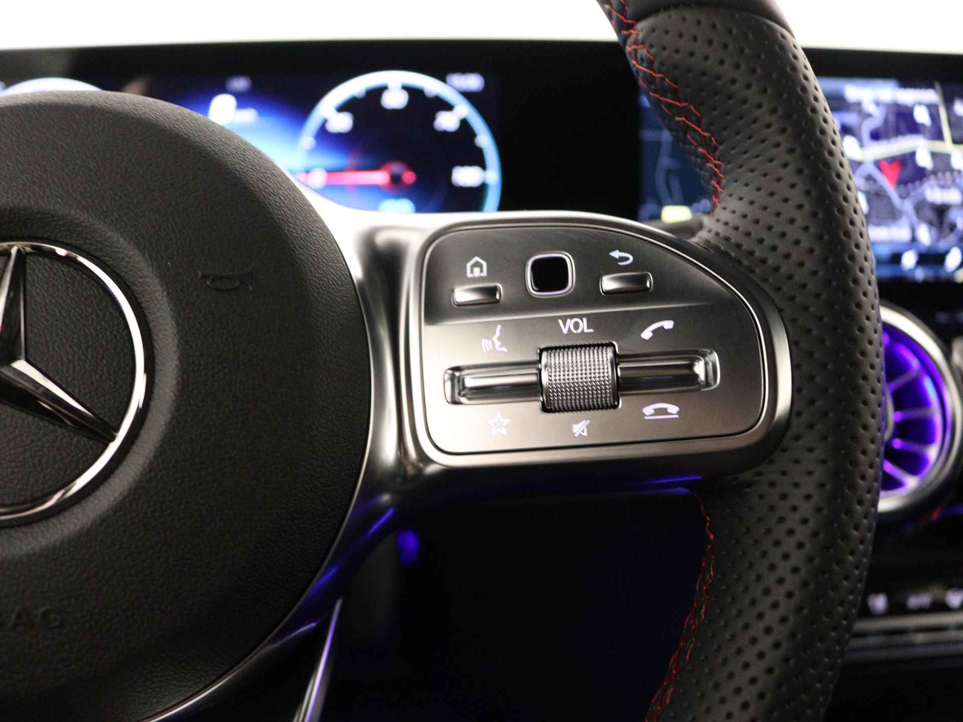 Mercedes-Benz EQB 250 AMG Line 7p. 67 kWh | Premium pakket | Smartphone integratie | Stoelverwarming vooraan | Nightpakket | Rijassistentiepakket | EASY PACK achterklep | KEYLESS-GO comfort pakket | Draadloos oplaadsysteem voor mobiele eindapparaten | - 18/37