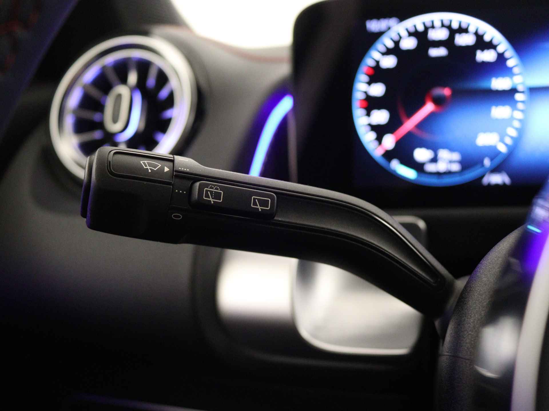 Mercedes-Benz EQB 250 AMG Line 7p. 67 kWh | Premium pakket | Smartphone integratie | Stoelverwarming vooraan | Nightpakket | Rijassistentiepakket | EASY PACK achterklep | KEYLESS-GO comfort pakket | Draadloos oplaadsysteem voor mobiele eindapparaten | - 19/37