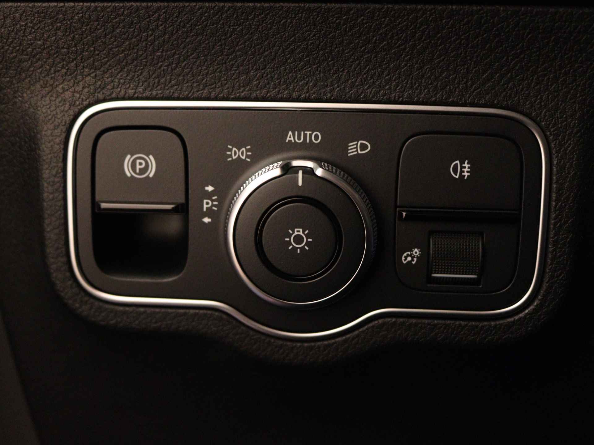 Mercedes-Benz EQB 250 AMG Line 7p. 67 kWh | Premium pakket | Smartphone integratie | Stoelverwarming vooraan | Nightpakket | Rijassistentiepakket | EASY PACK achterklep | KEYLESS-GO comfort pakket | Draadloos oplaadsysteem voor mobiele eindapparaten | - 28/37