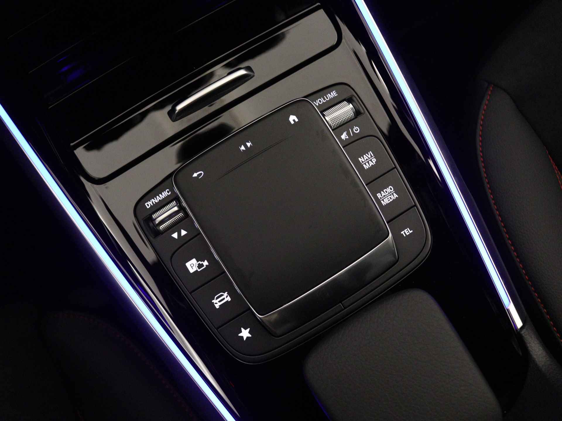 Mercedes-Benz EQB 250 AMG Line 7p. 67 kWh | Premium pakket | Smartphone integratie | Stoelverwarming vooraan | Nightpakket | Rijassistentiepakket | EASY PACK achterklep | KEYLESS-GO comfort pakket | Draadloos oplaadsysteem voor mobiele eindapparaten | - 29/37