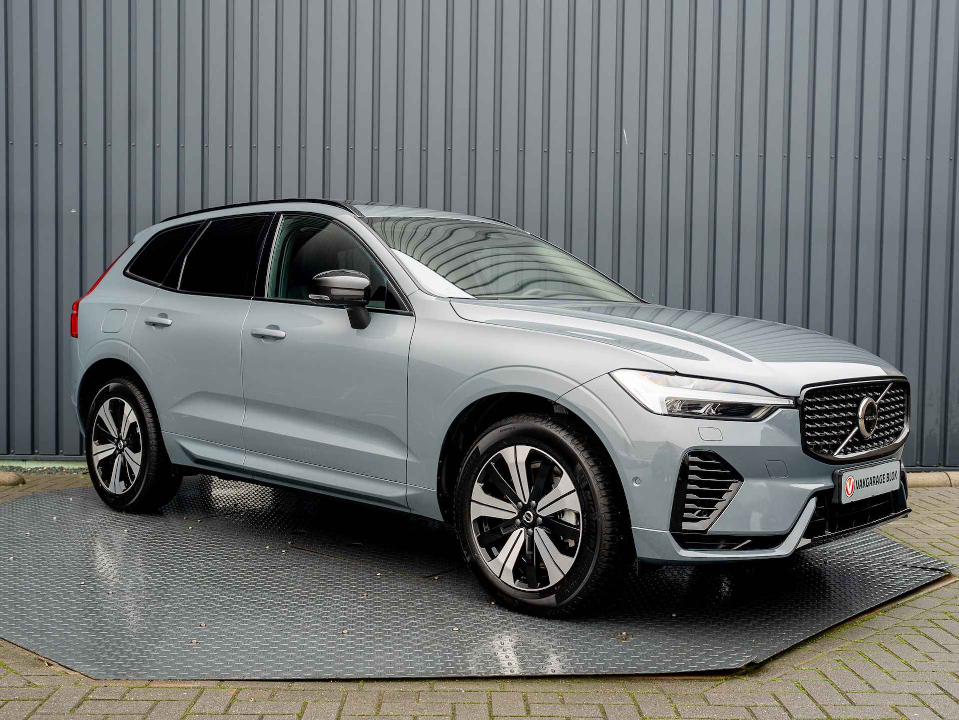 Volvo XC60 2.0 T6 Plug-in hybrid AWD Plus Dark | 360 Camera | Harman/Kardon | Trekhaak | Panodak | Long Range | Prijs Rijklaar!! - 23/51