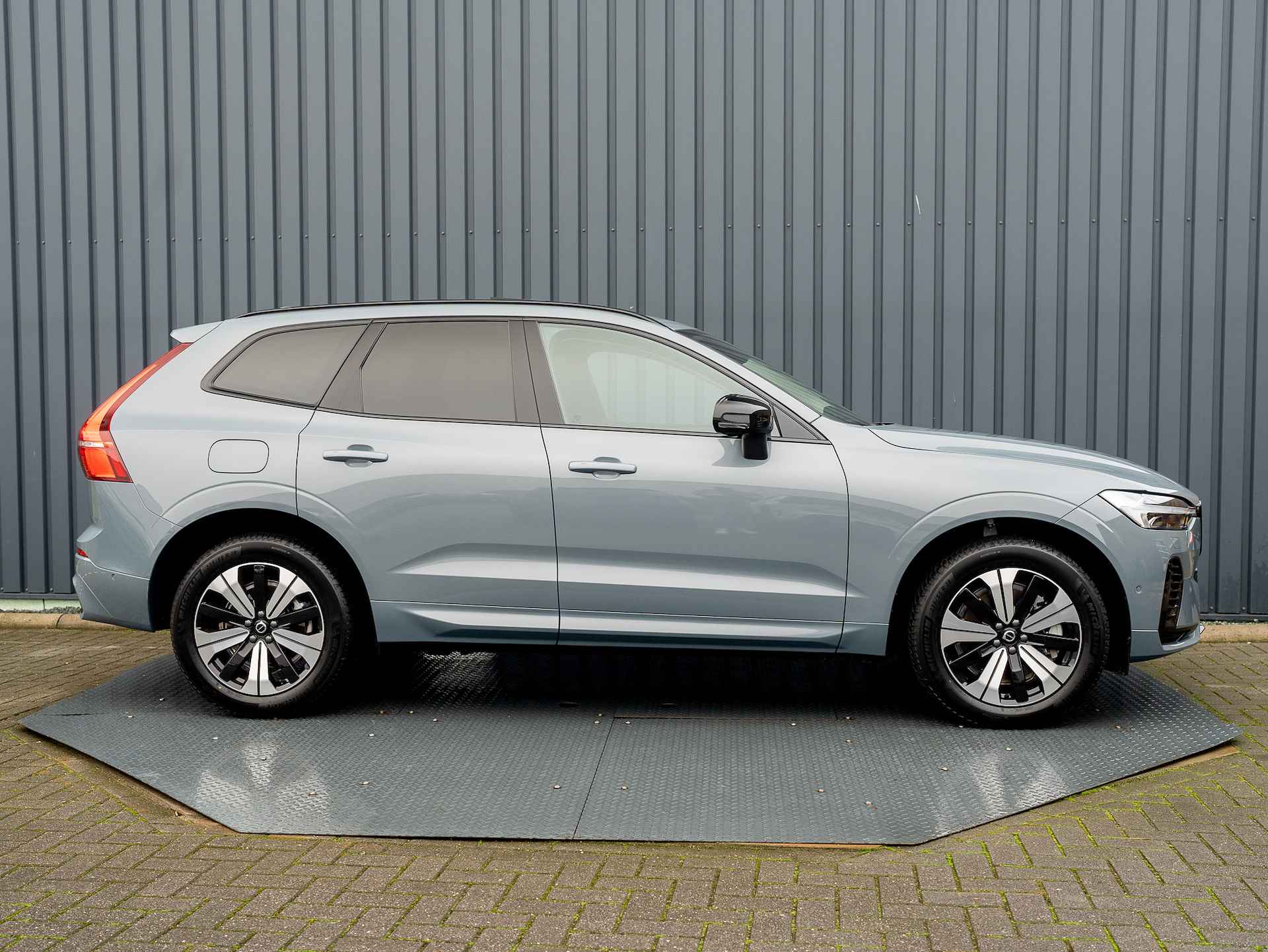 Volvo XC60 2.0 T6 Plug-in hybrid AWD Plus Dark | 360 Camera | Harman/Kardon | Trekhaak | Panodak | Long Range | Prijs Rijklaar!! - 24/51