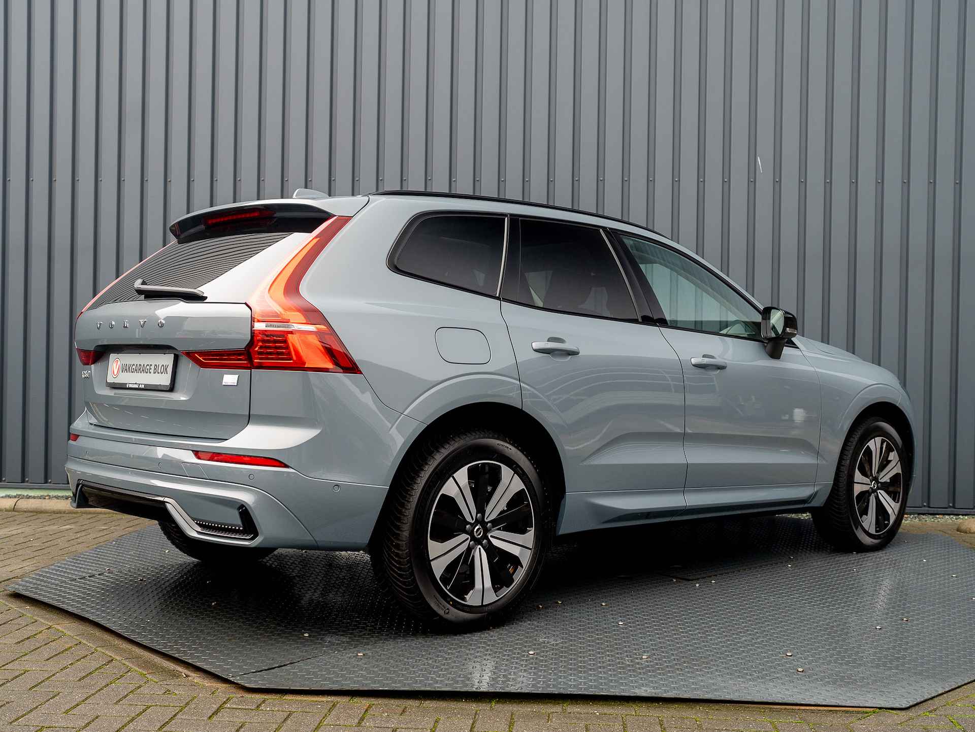 Volvo XC60 2.0 T6 Plug-in hybrid AWD Plus Dark | 360 Camera | Harman/Kardon | Trekhaak | Panodak | Long Range | Prijs Rijklaar!! - 25/51